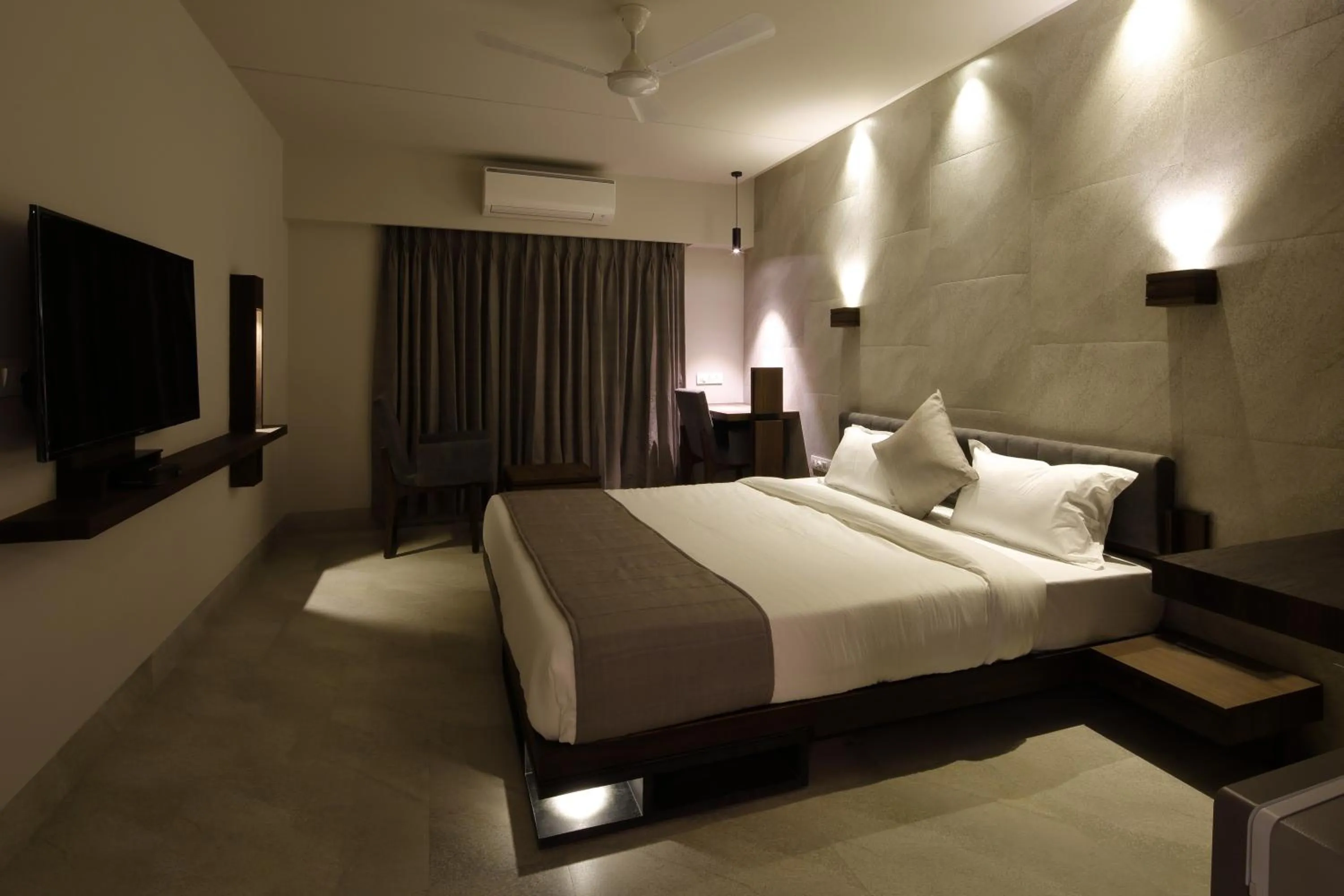 Communal lounge/ TV room in Hotel Carrefour