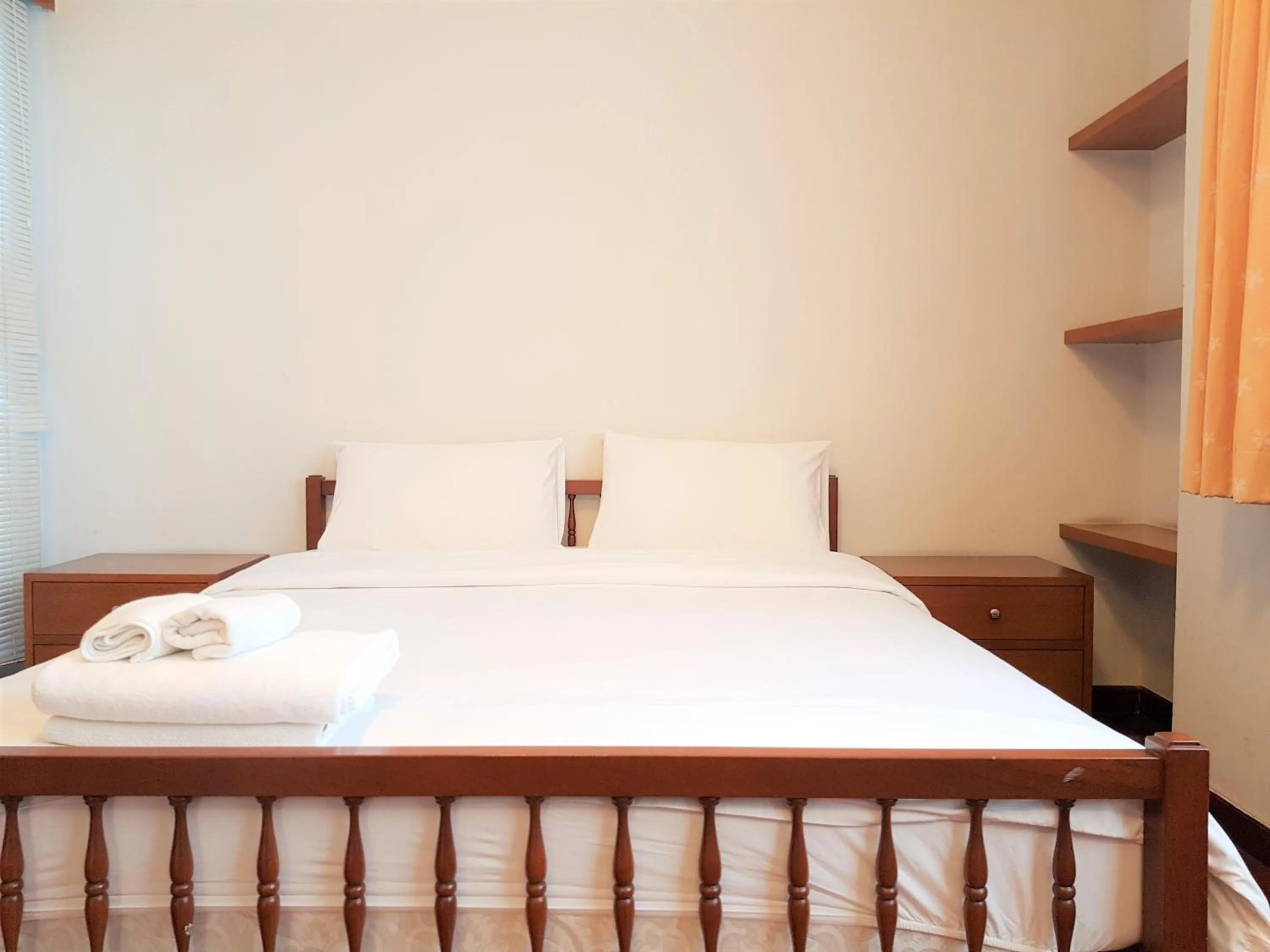 Bedroom, Bed in P.T. Court