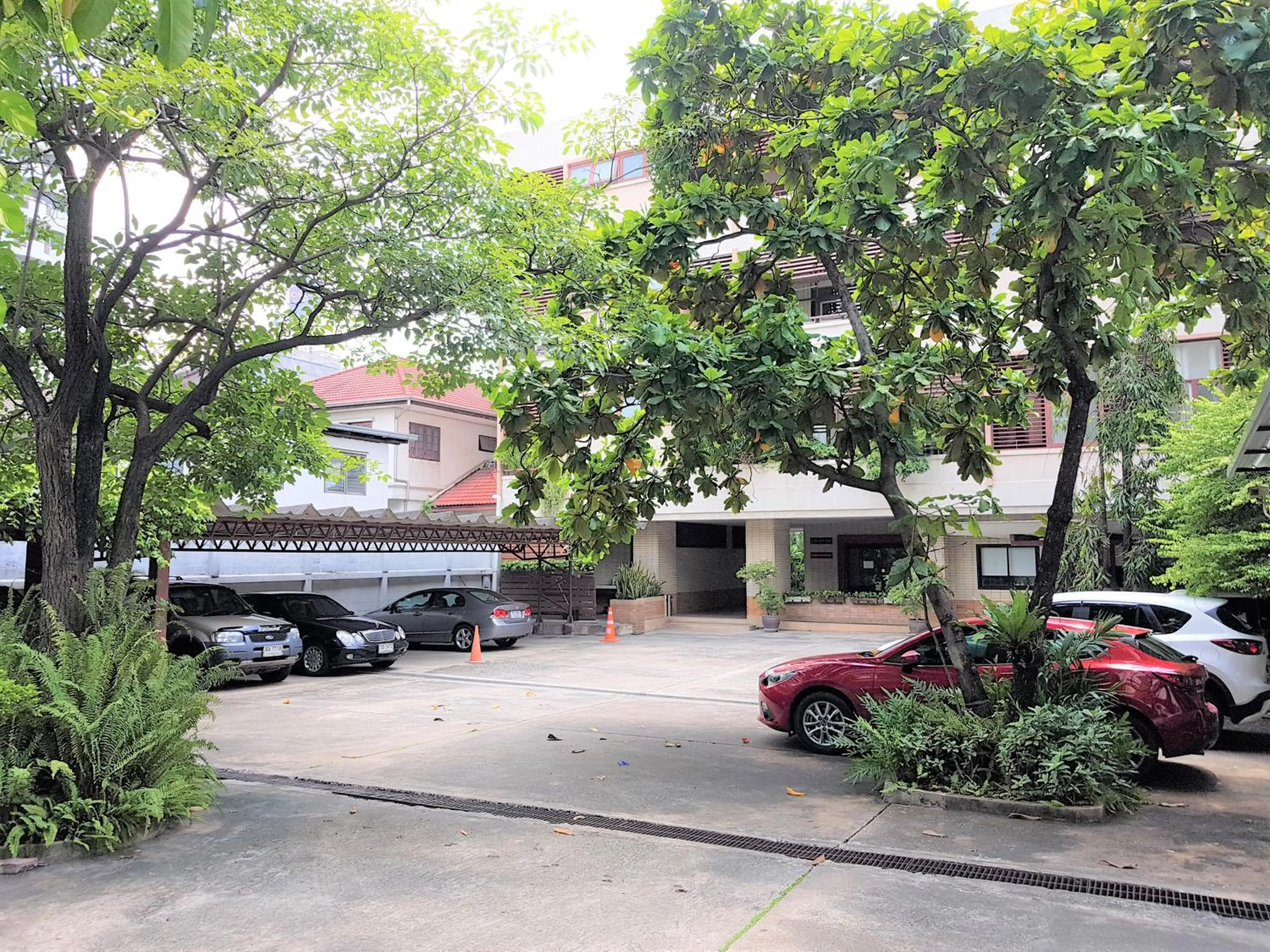 Facade/entrance in P.T. Court