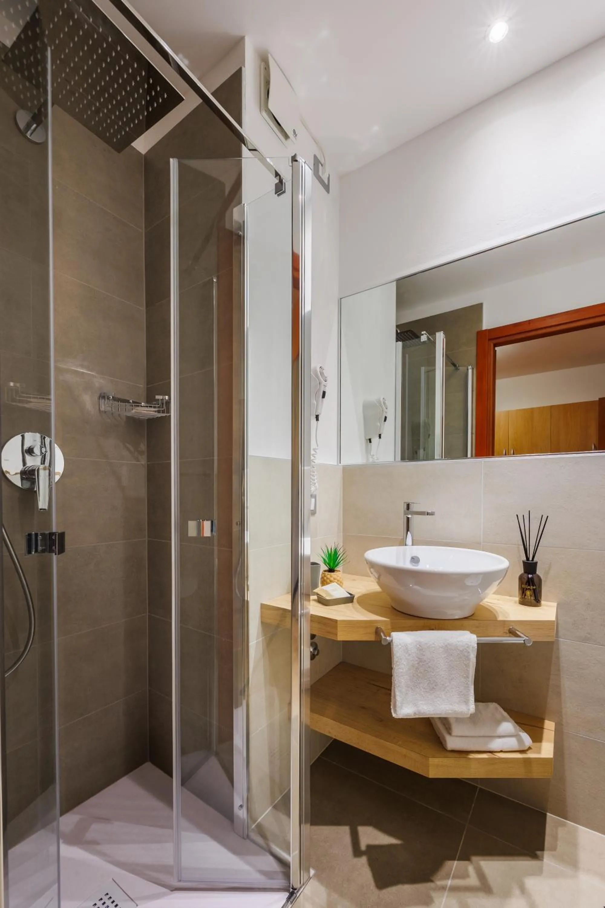 Shower in Hotel Jalisco