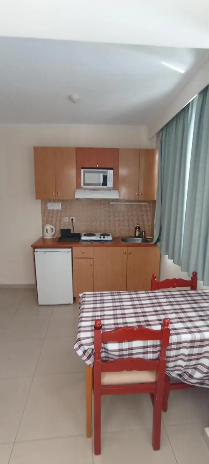 Kitchen or kitchenette, Bed in Bristol Sea View Apartments