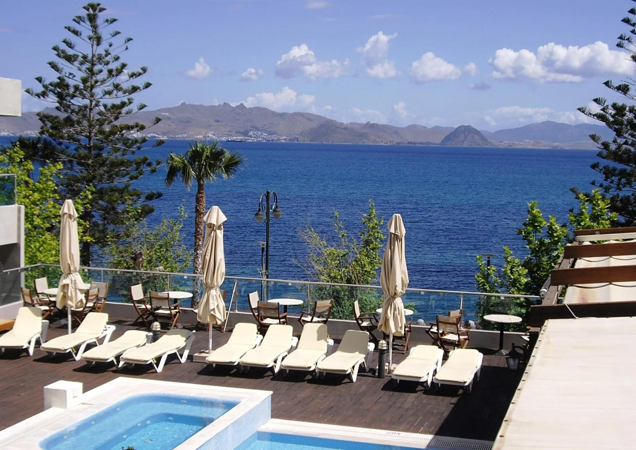 Sea view in Bristol Sea View Apartments