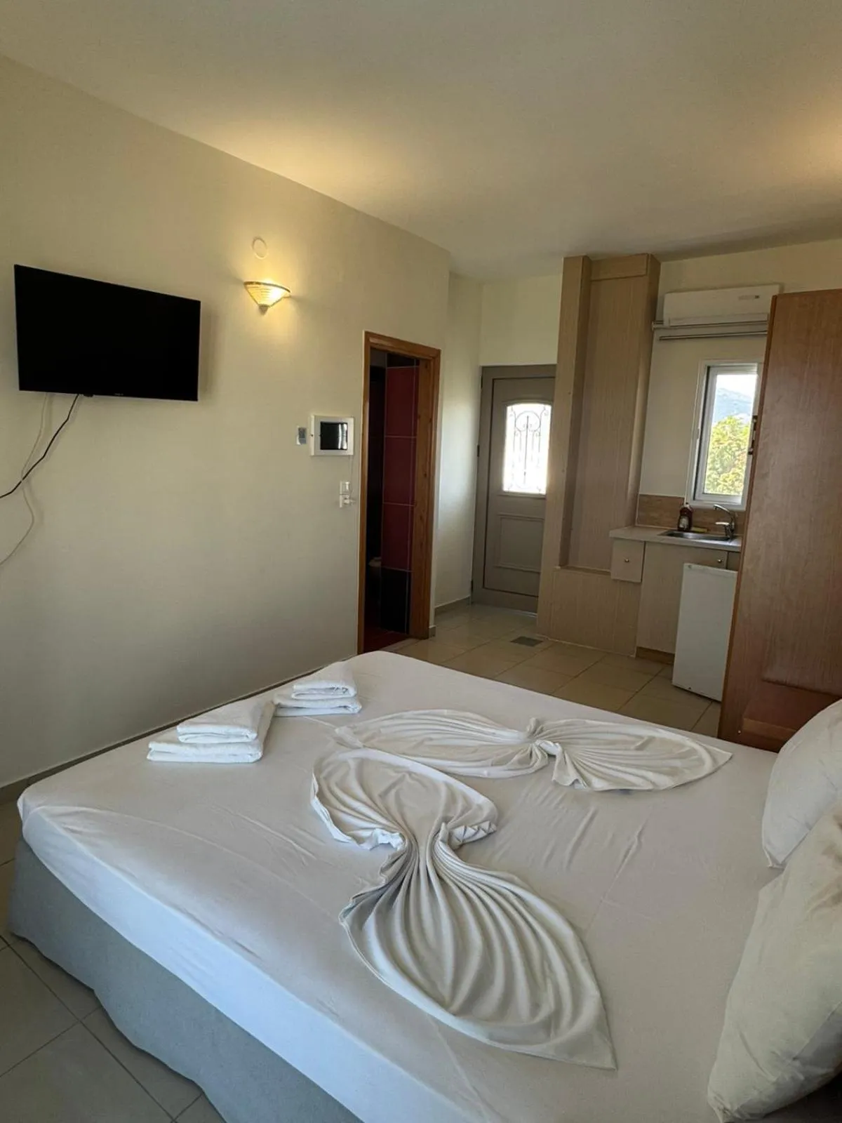 Bed in Bristol Sea View Apartments