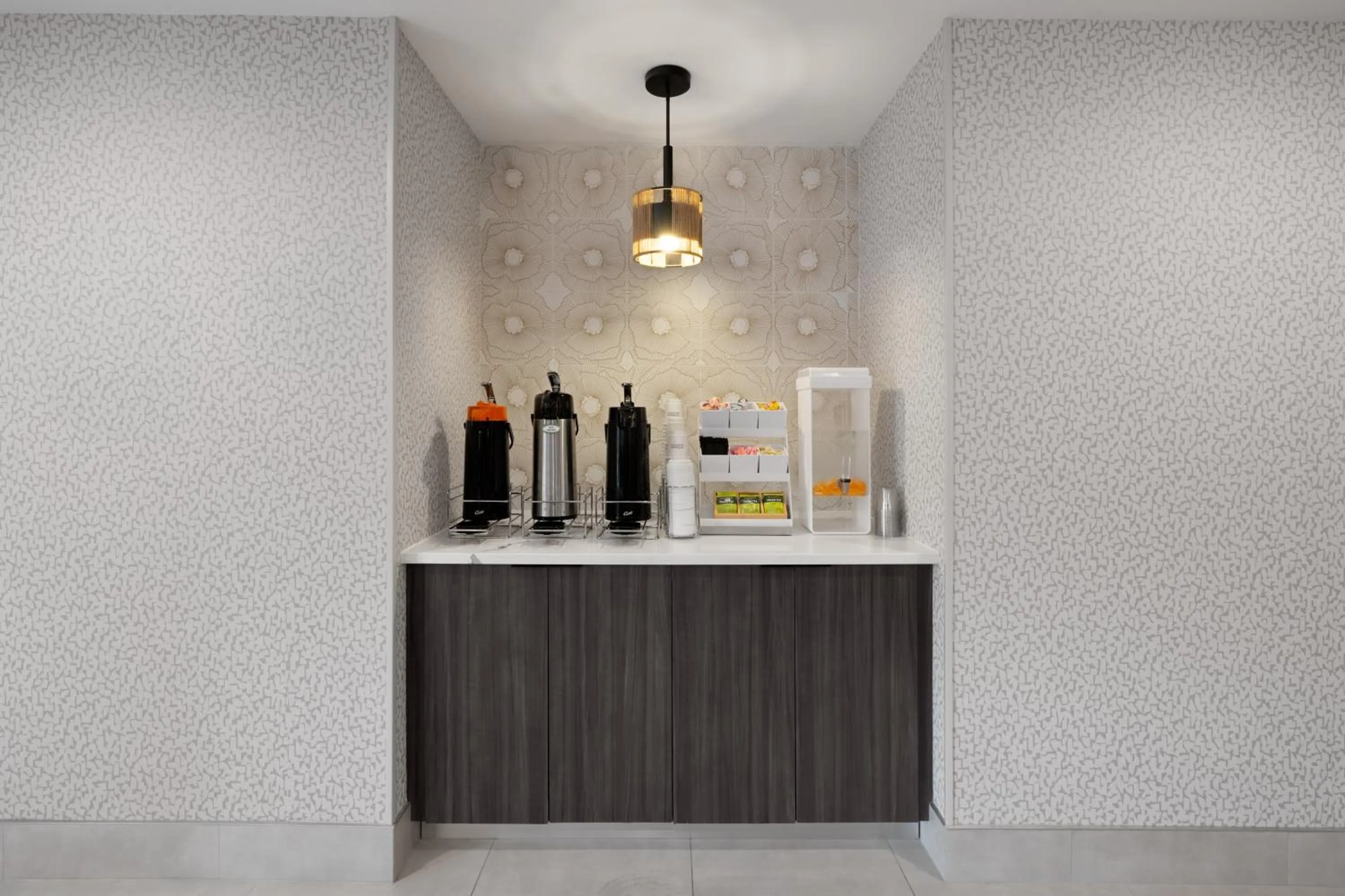 Coffee/tea facilities in La Quinta Inn & Suites by Wyndham Greenville Woodruff Rd