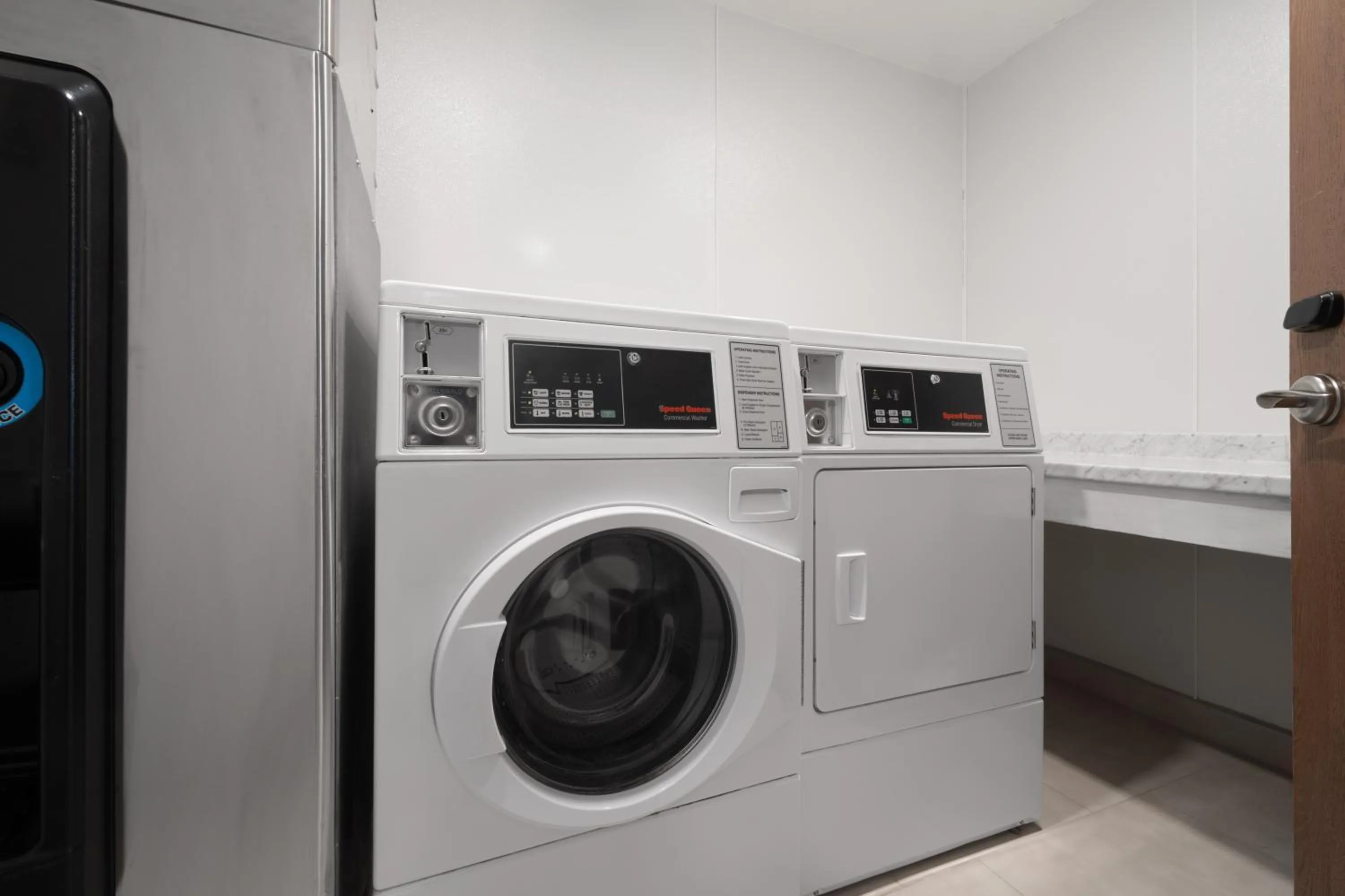 laundry in La Quinta Inn & Suites by Wyndham Greenville Woodruff Rd