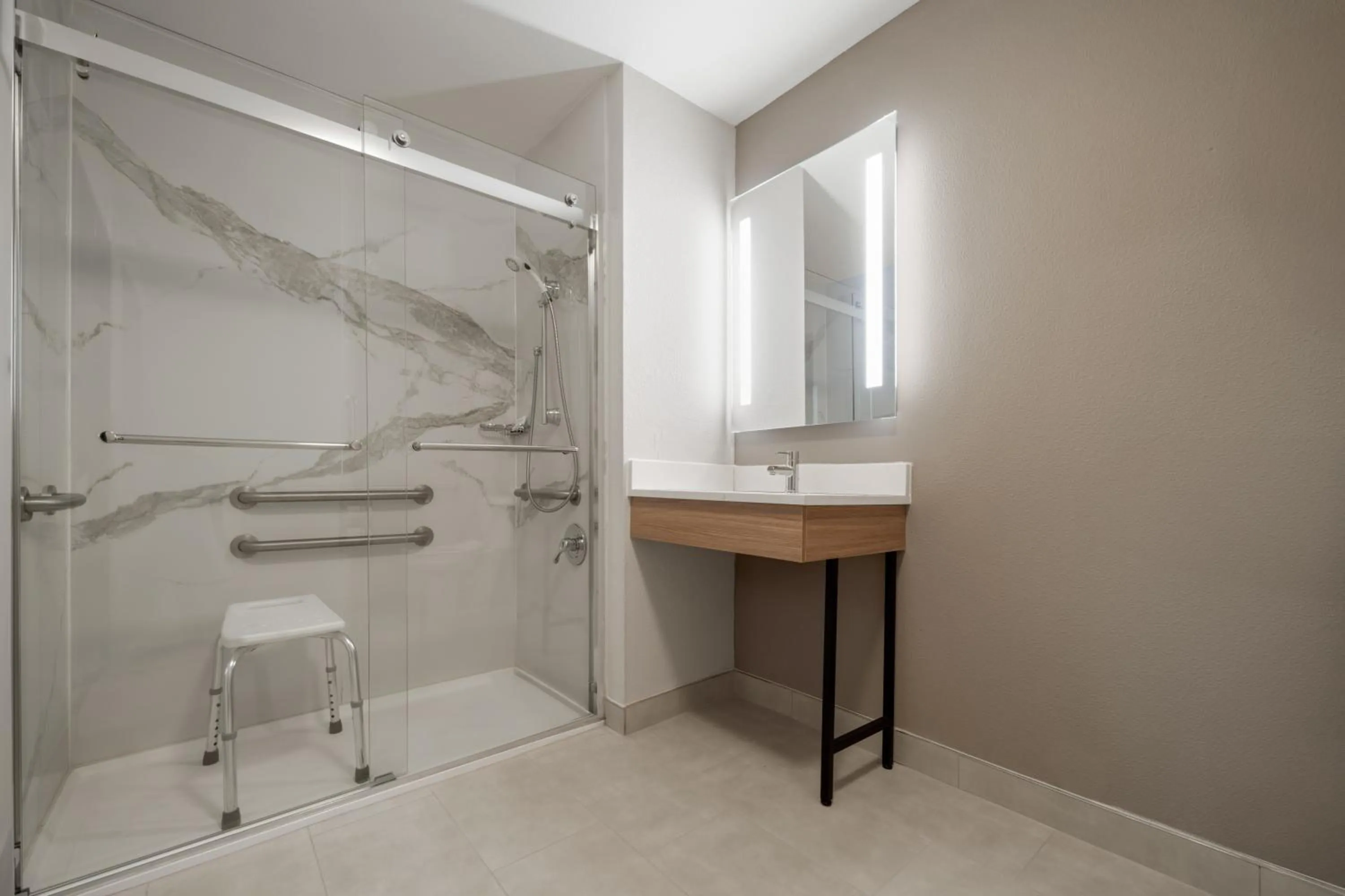 Shower in La Quinta Inn & Suites by Wyndham Greenville Woodruff Rd