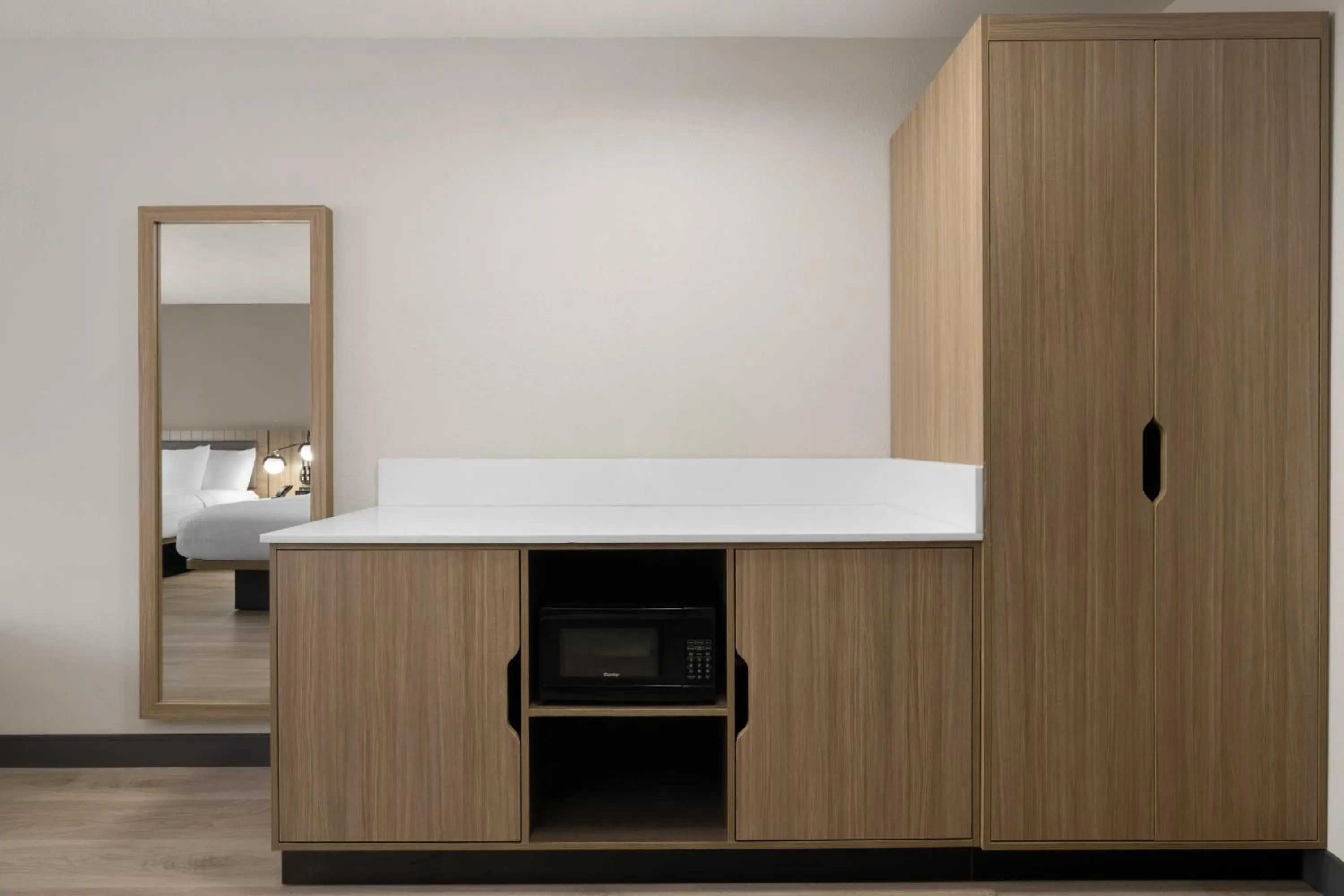 Bedroom in La Quinta Inn & Suites by Wyndham Greenville Woodruff Rd