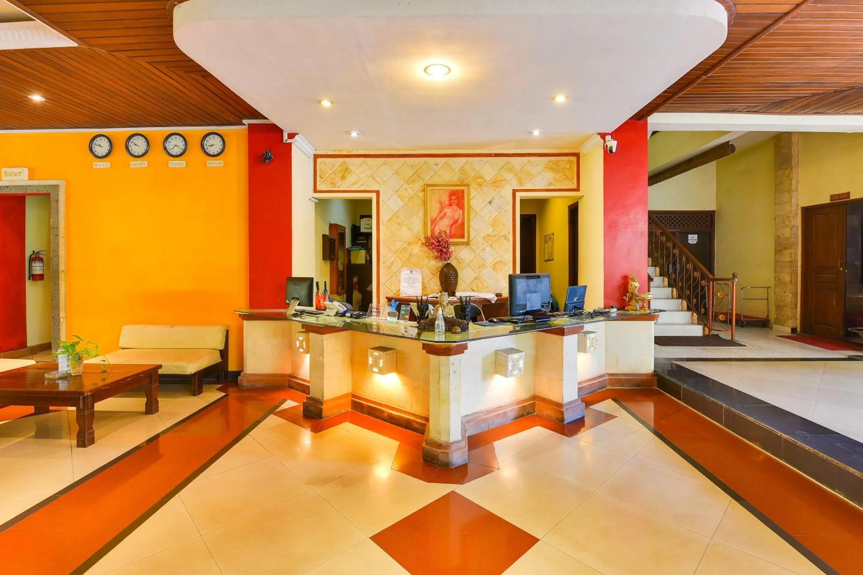 Lobby or reception in Super OYO Townhouse Oak Maxi Hotel Legian