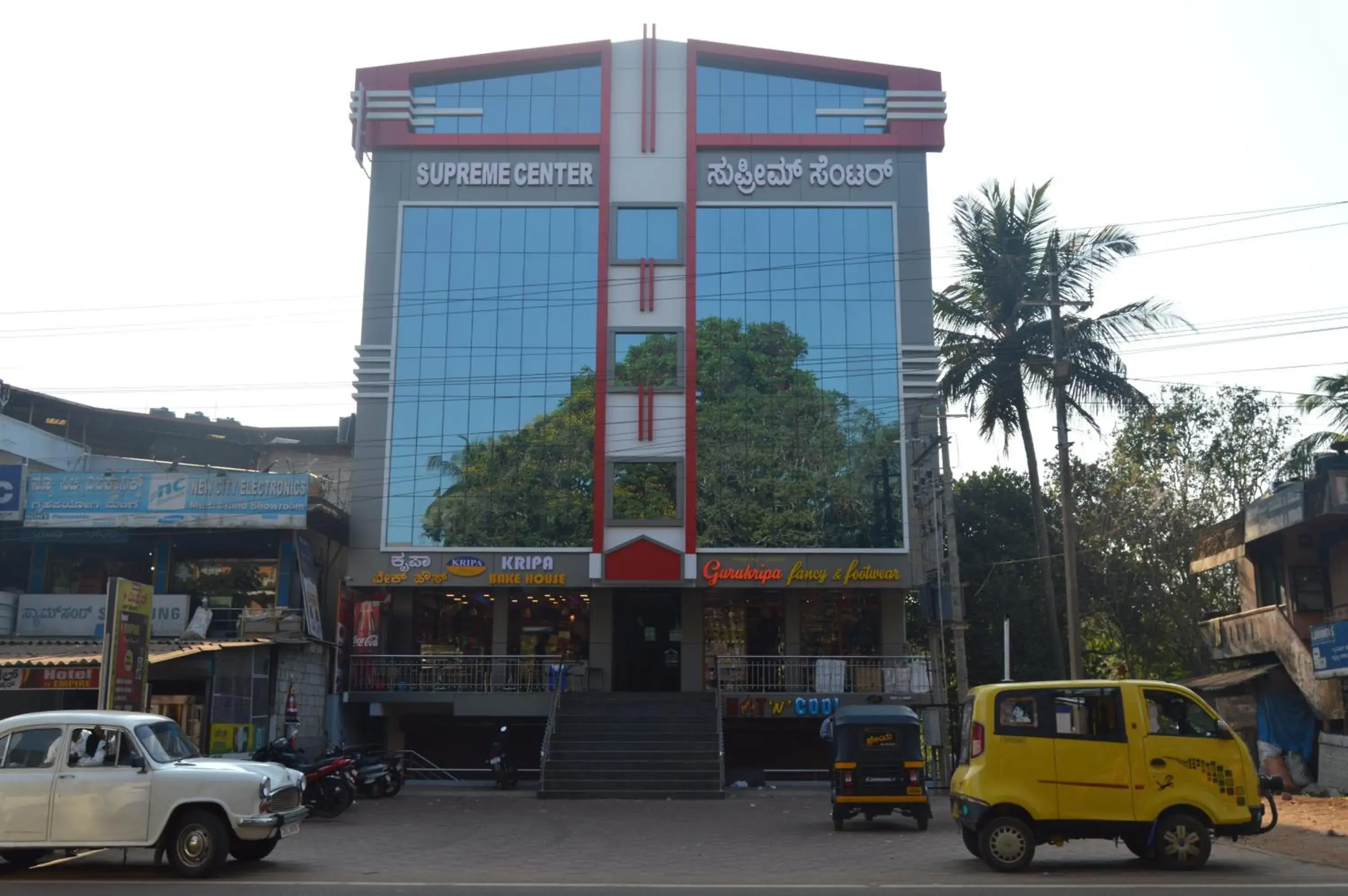 SUPREME LODGe SUPREME LODGe