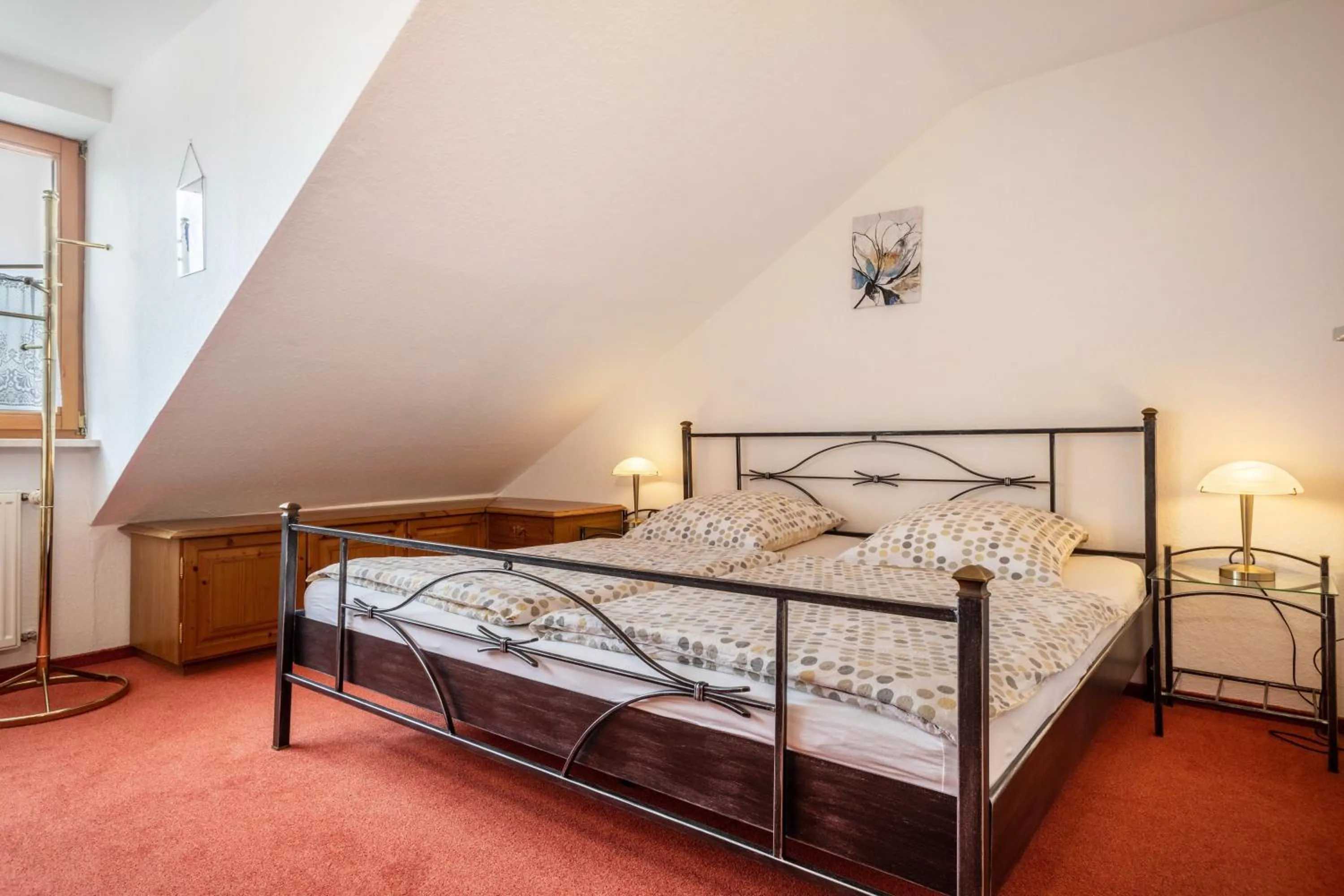 Property building, Bed in Hotel Garni Vitamari