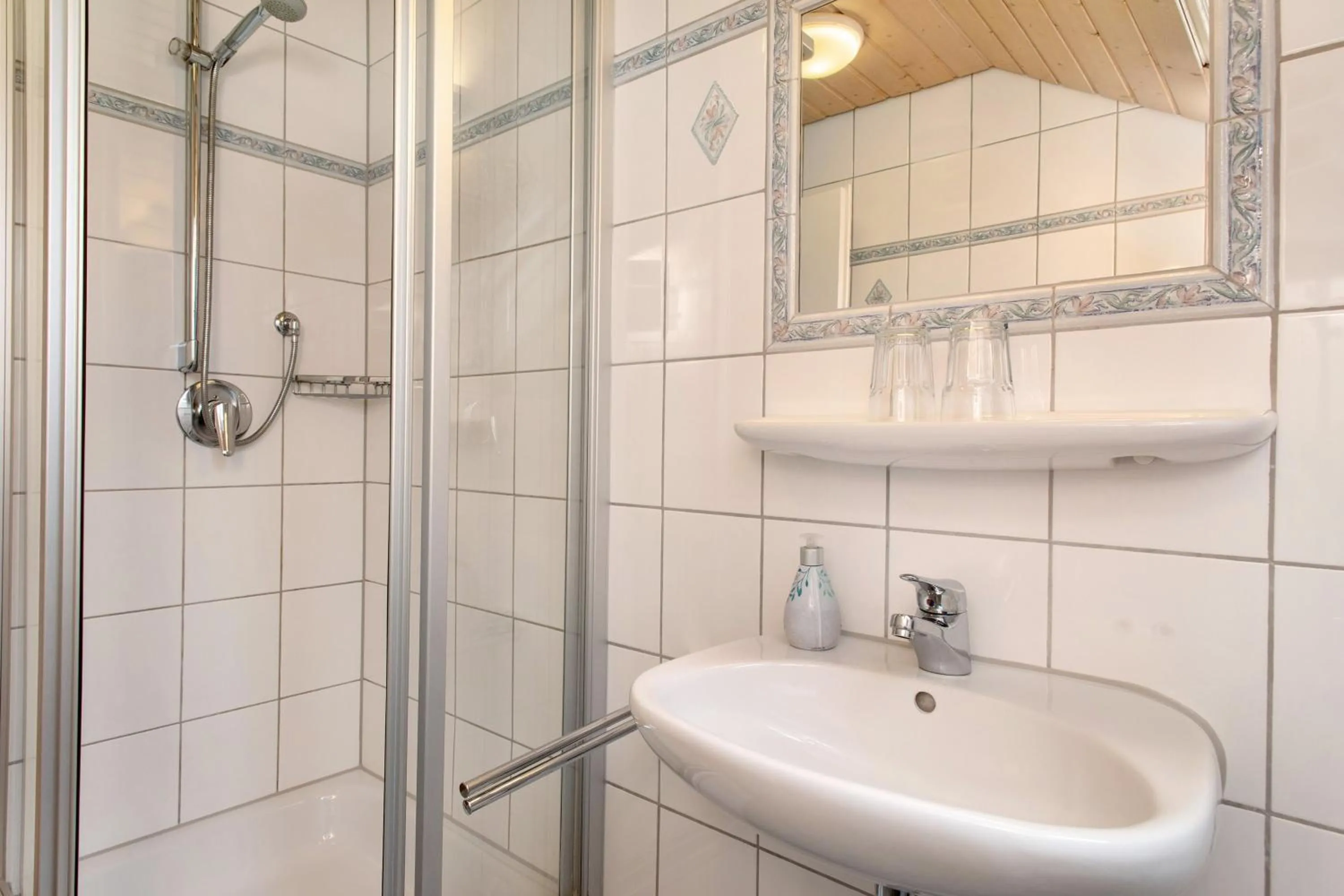 Bathroom in Hotel Garni Vitamari