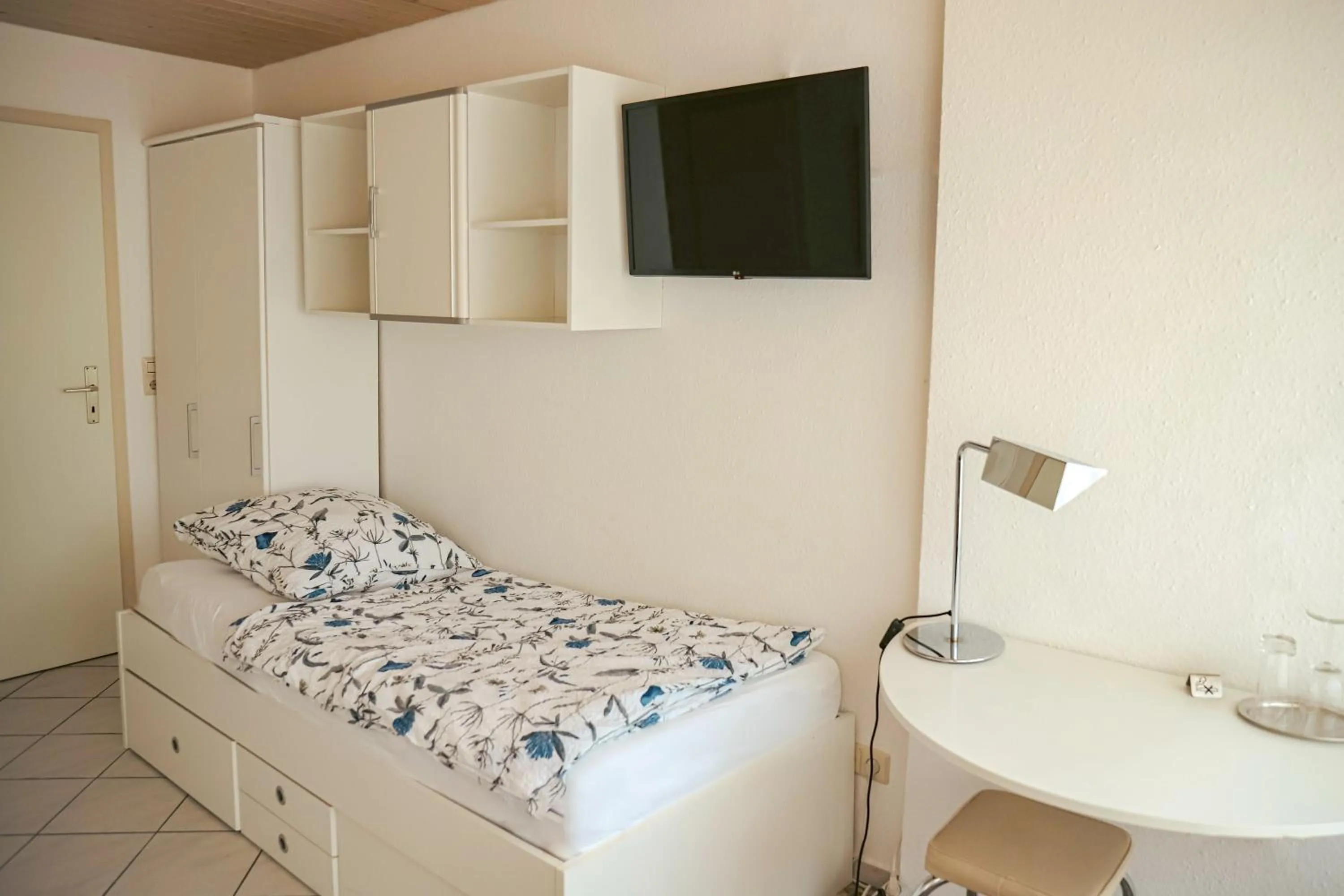 Standard Single Room with Shower in Hotel Garni Vitamari