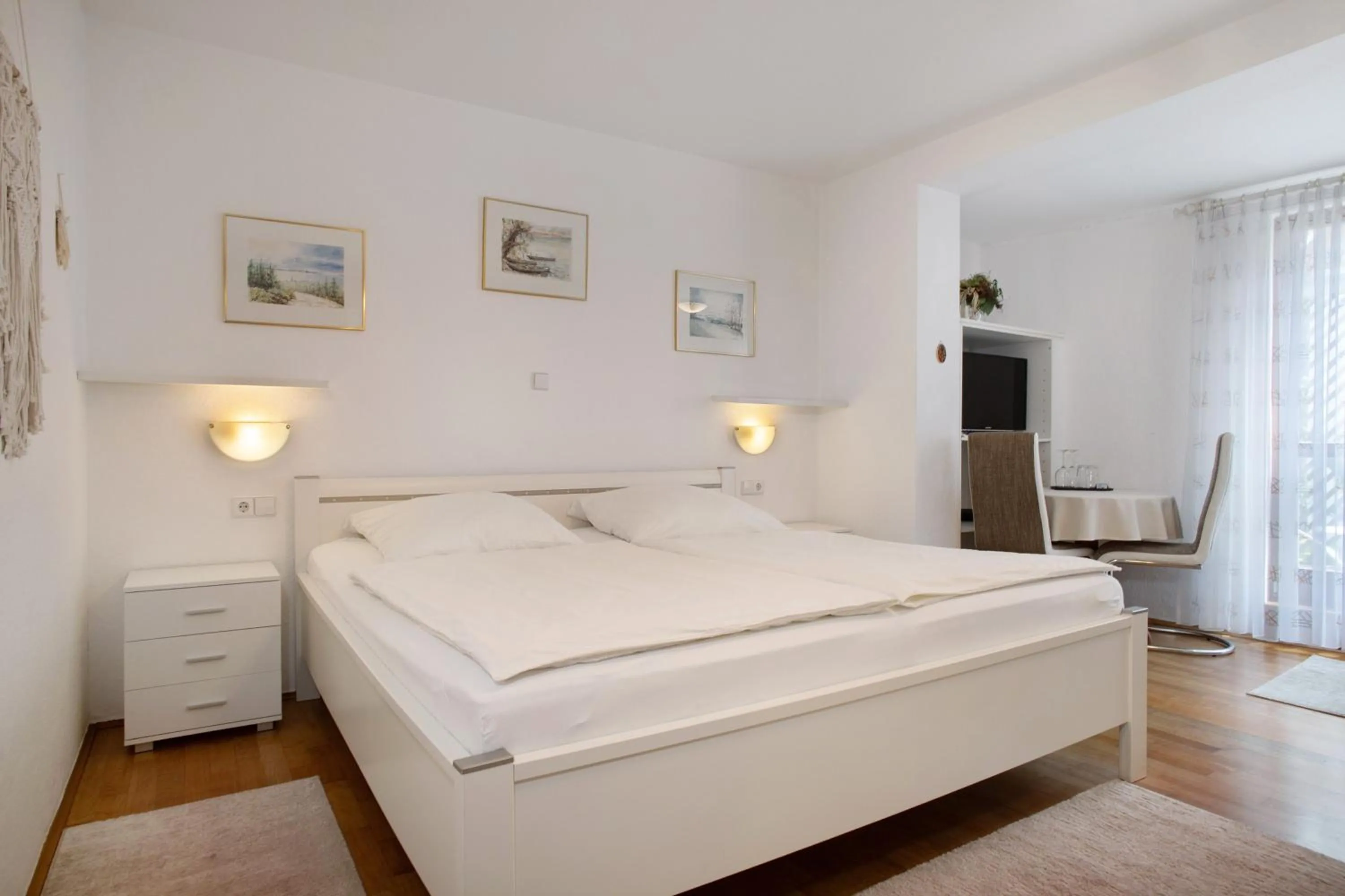 Living room, Bed in Hotel Garni Vitamari