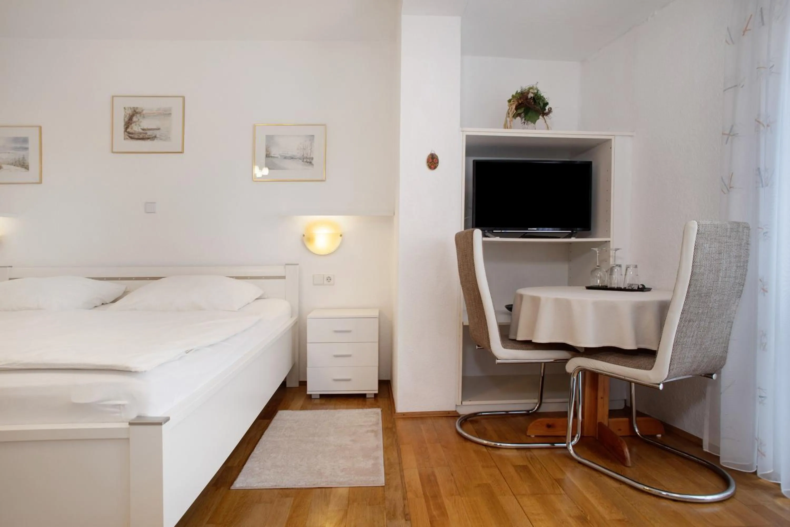 Property building, Bed in Hotel Garni Vitamari