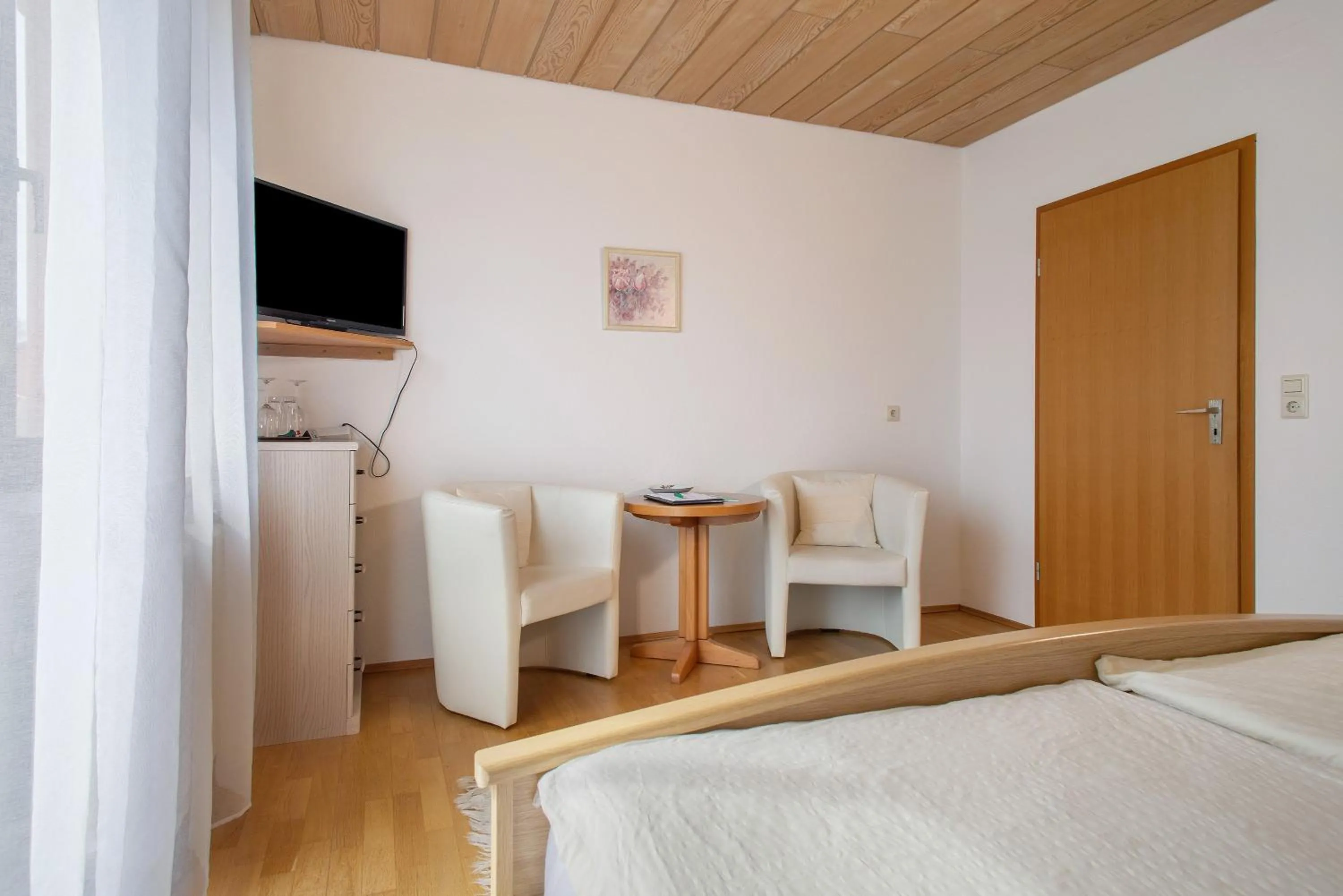 Property building, Bed in Hotel Garni Vitamari