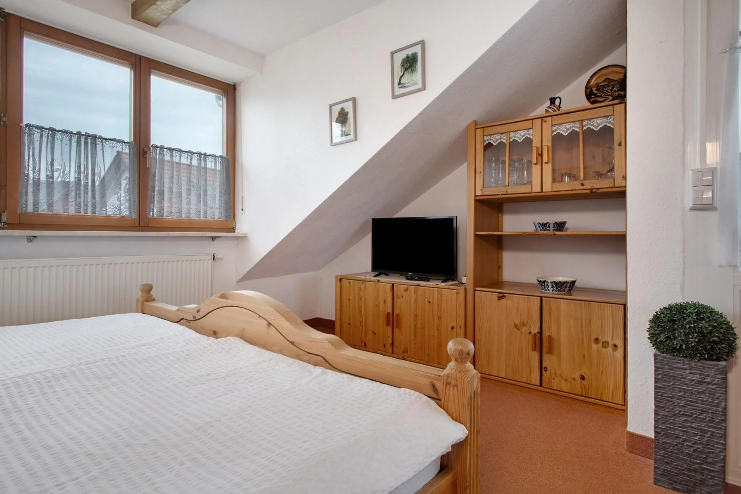 Property building, Bed in Hotel Garni Vitamari