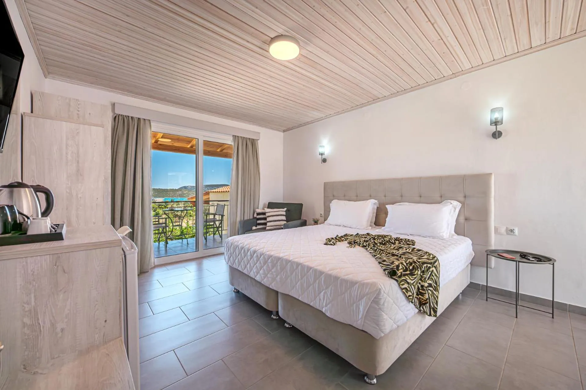 Photo of the whole room, Bed in Leonidas Resort