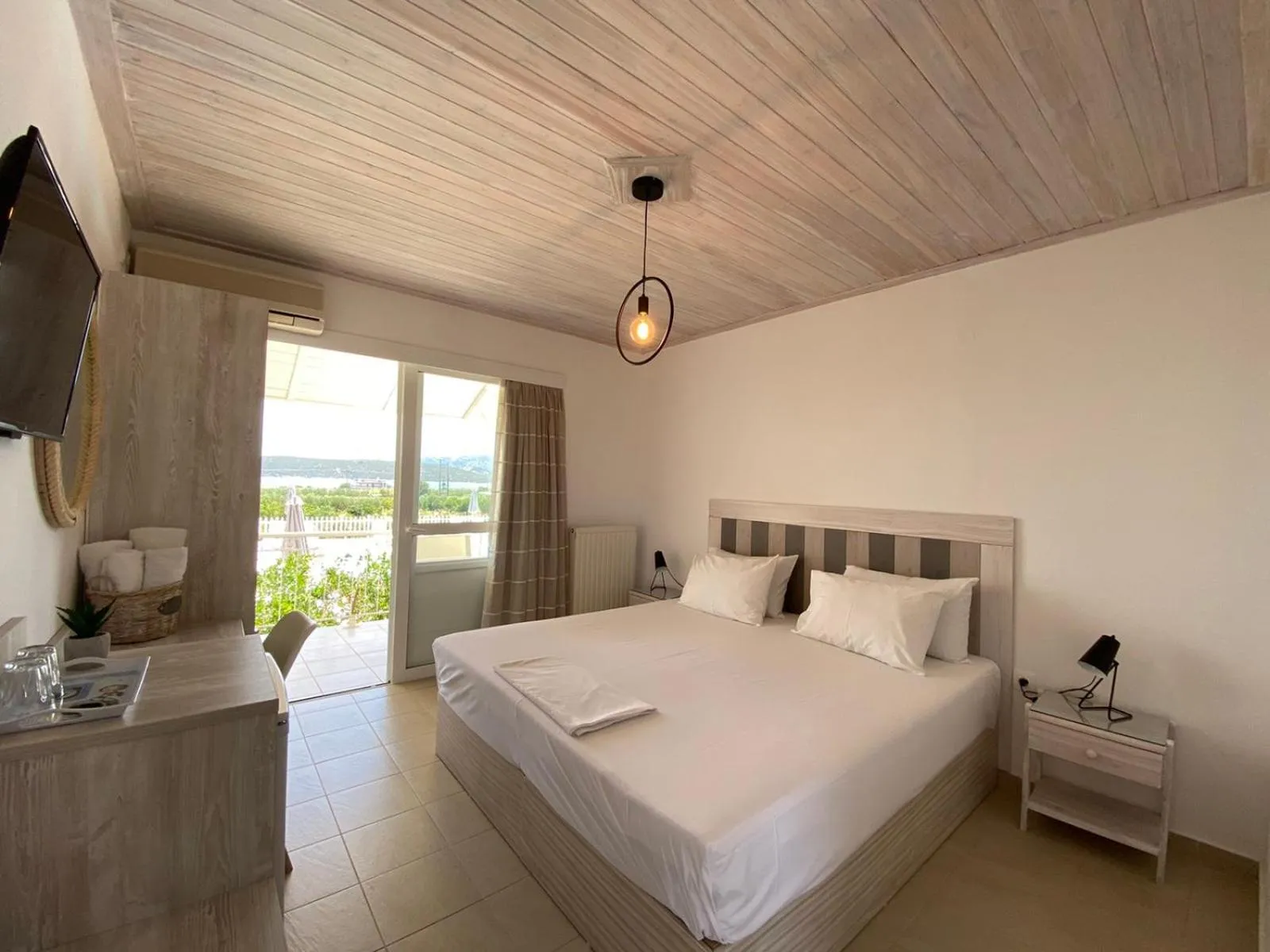 Photo of the whole room, Bed in Leonidas Resort