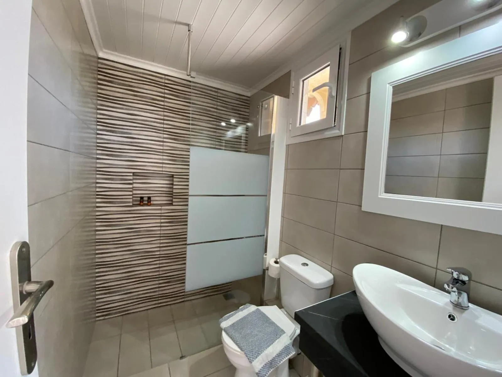 Toilet in Leonidas Resort