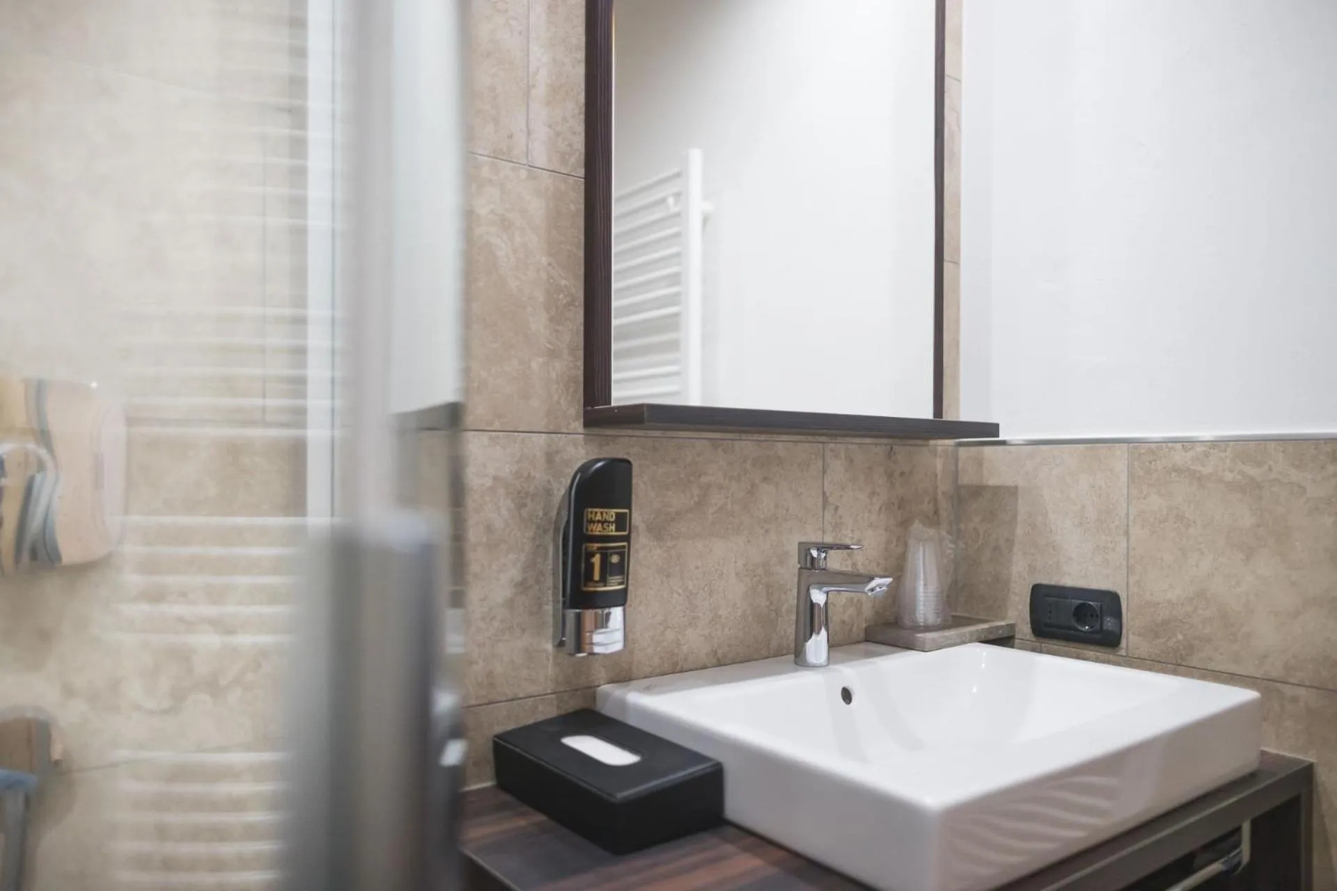 Bathroom in Emma Historic Hotel