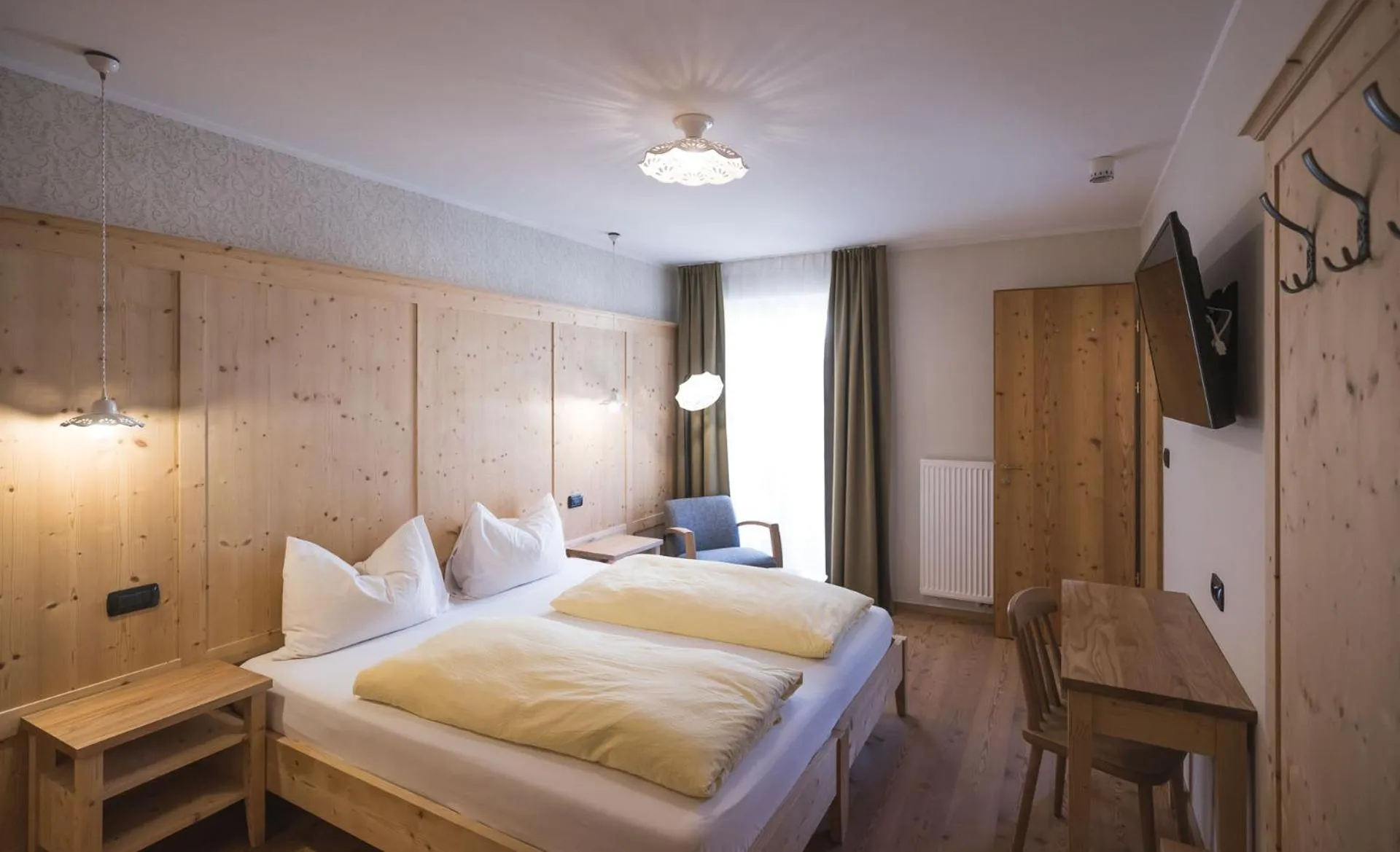 Photo of the whole room, Bed in Emma Historic Hotel