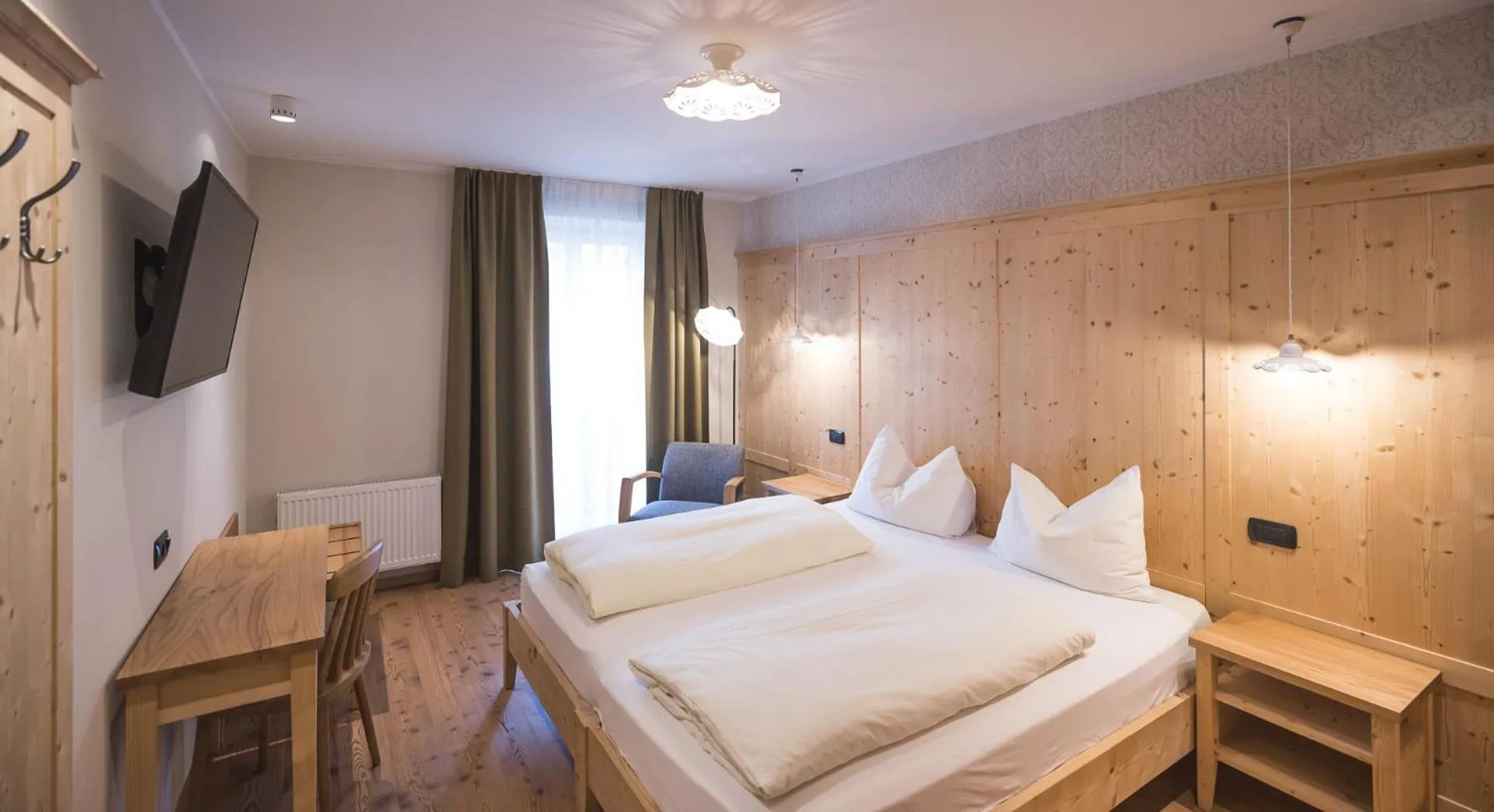 Photo of the whole room, Bed in Emma Historic Hotel