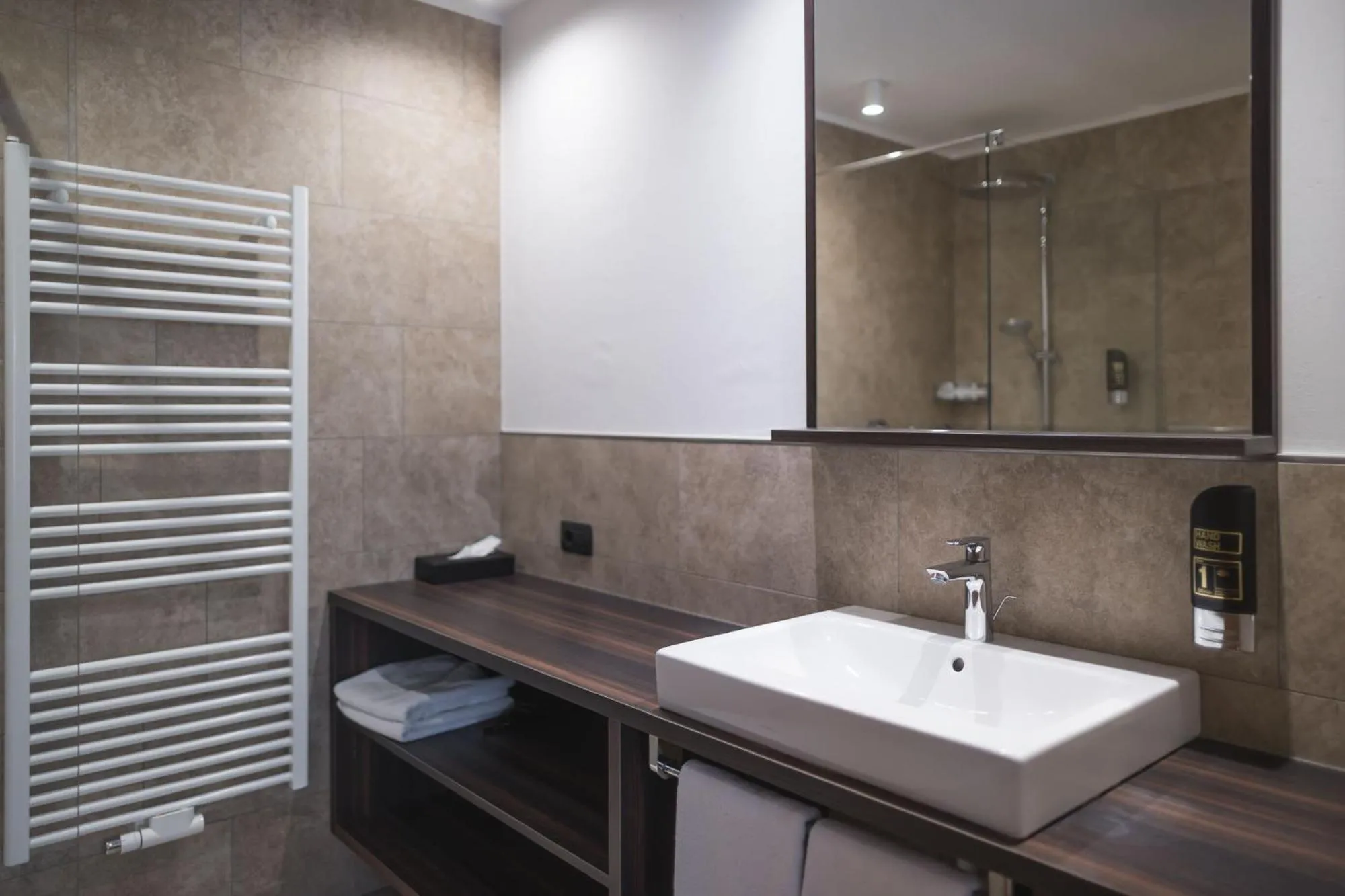 Bathroom in Emma Historic Hotel