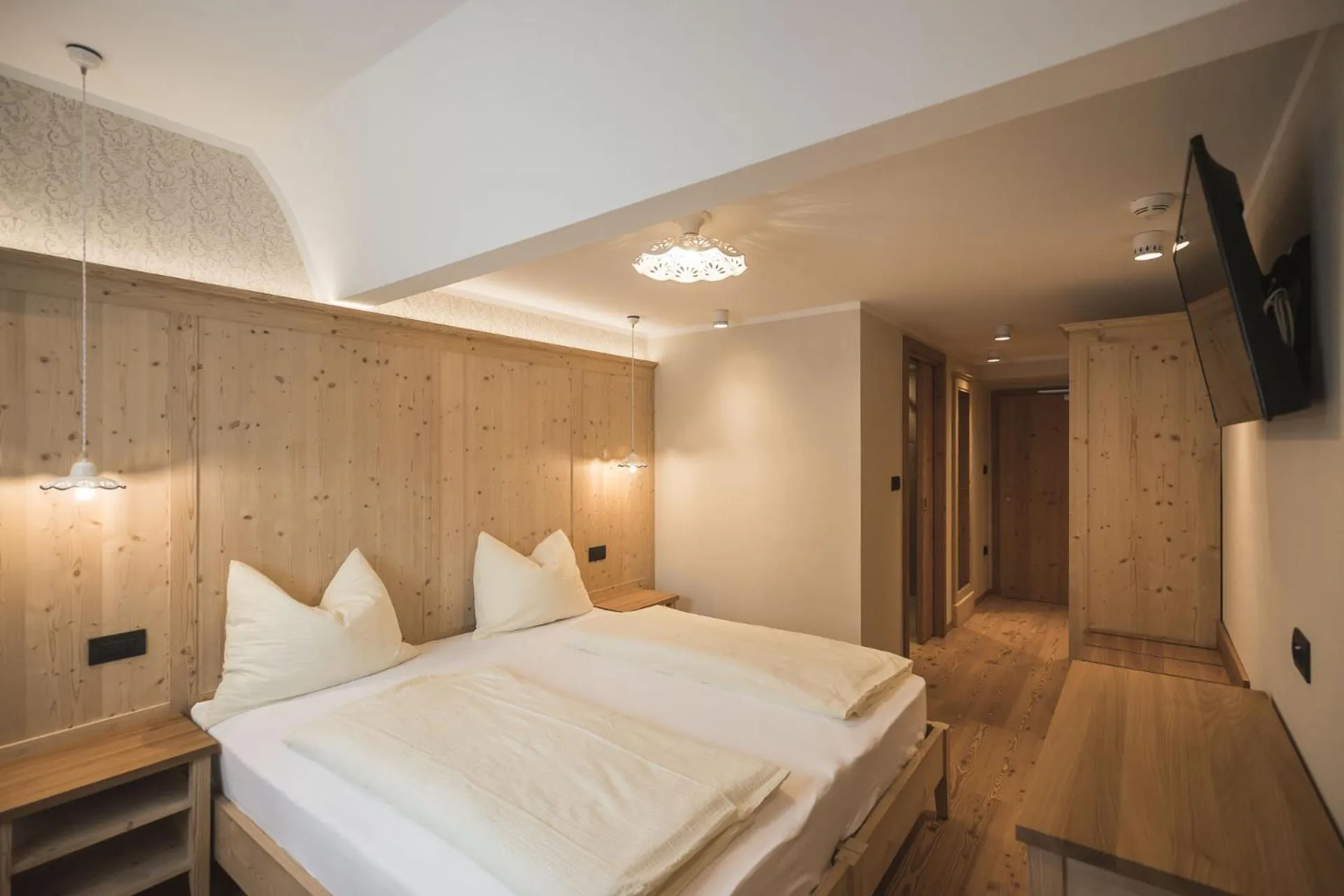 Photo of the whole room, Bed in Emma Historic Hotel