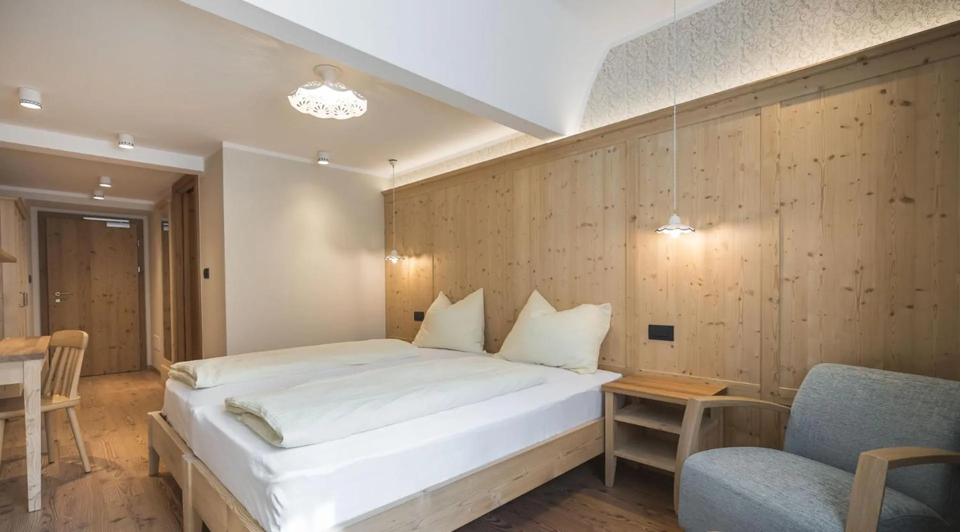 Photo of the whole room, Bed in Emma Historic Hotel