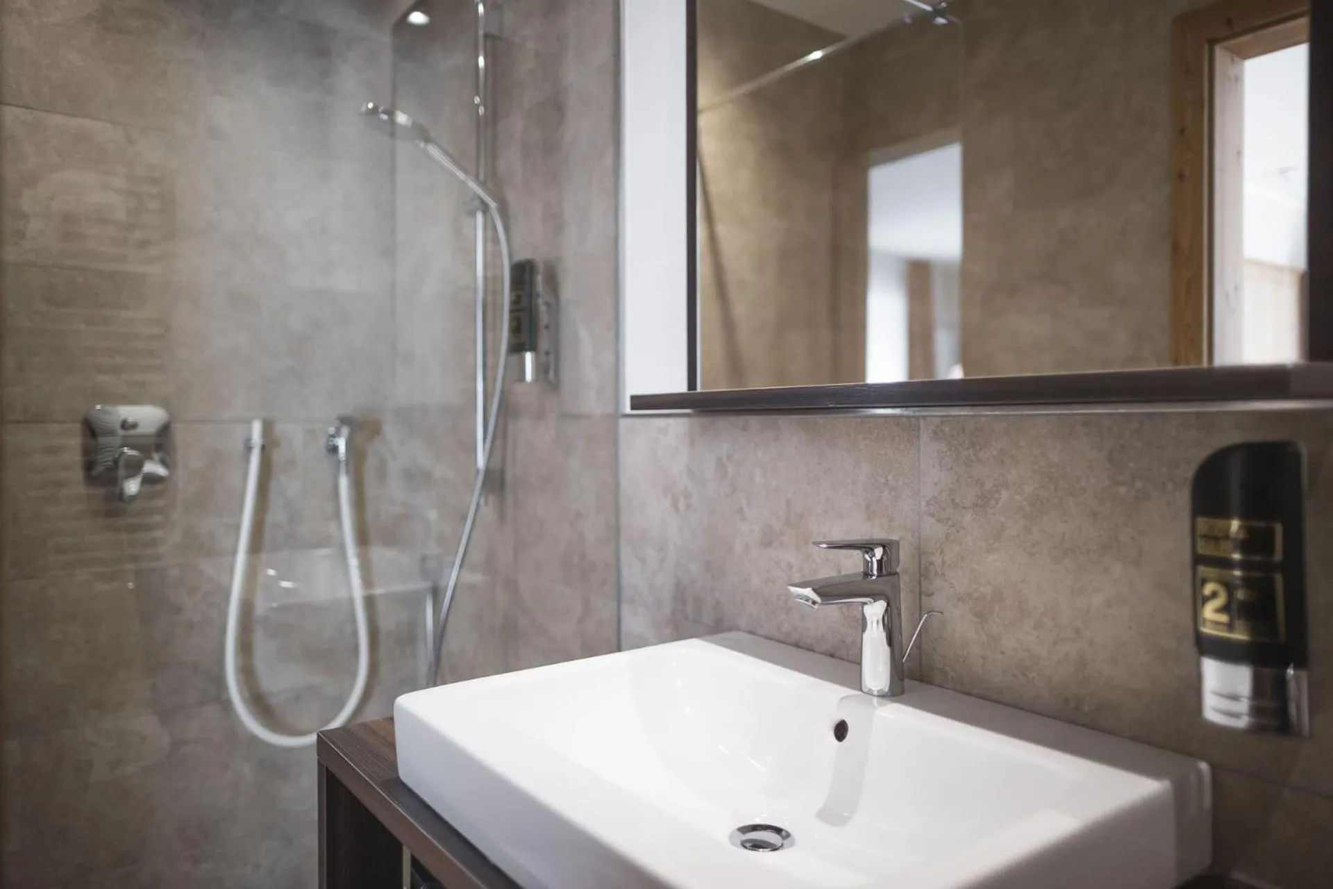 Bathroom in Emma Historic Hotel