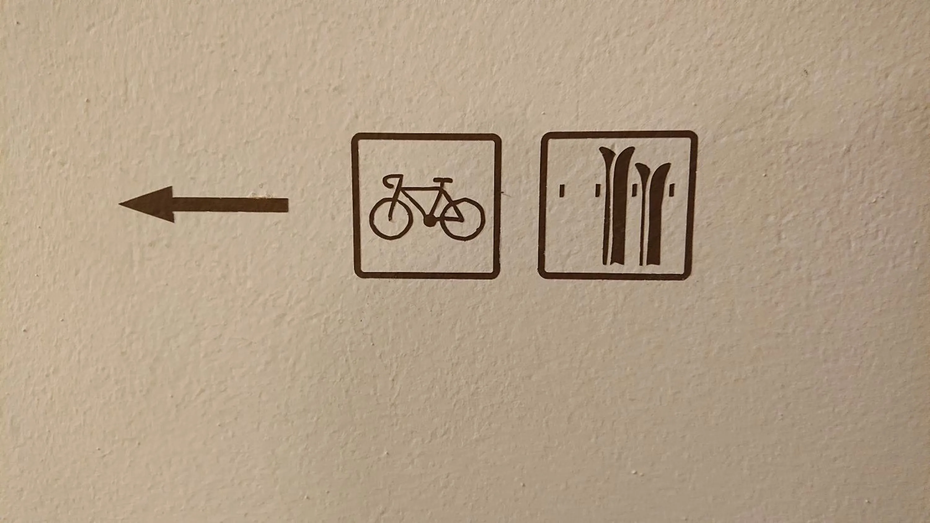 Cycling in Emma Historic Hotel