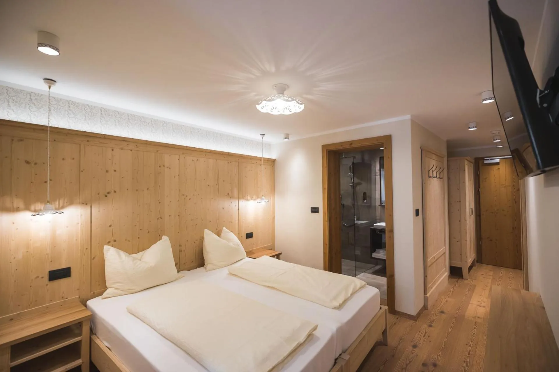 Photo of the whole room, Bed in Emma Historic Hotel