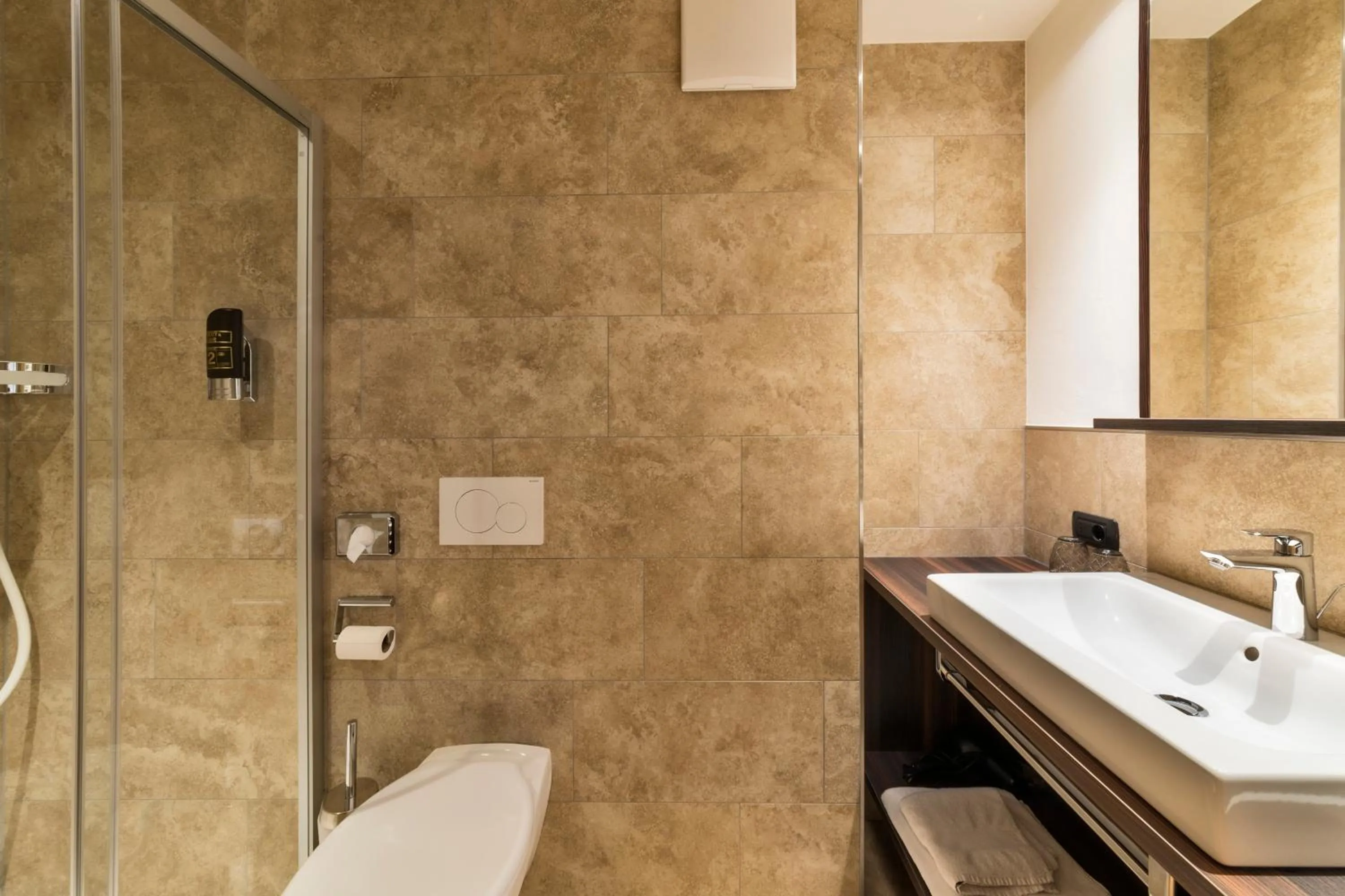 Bathroom in Emma Historic Hotel