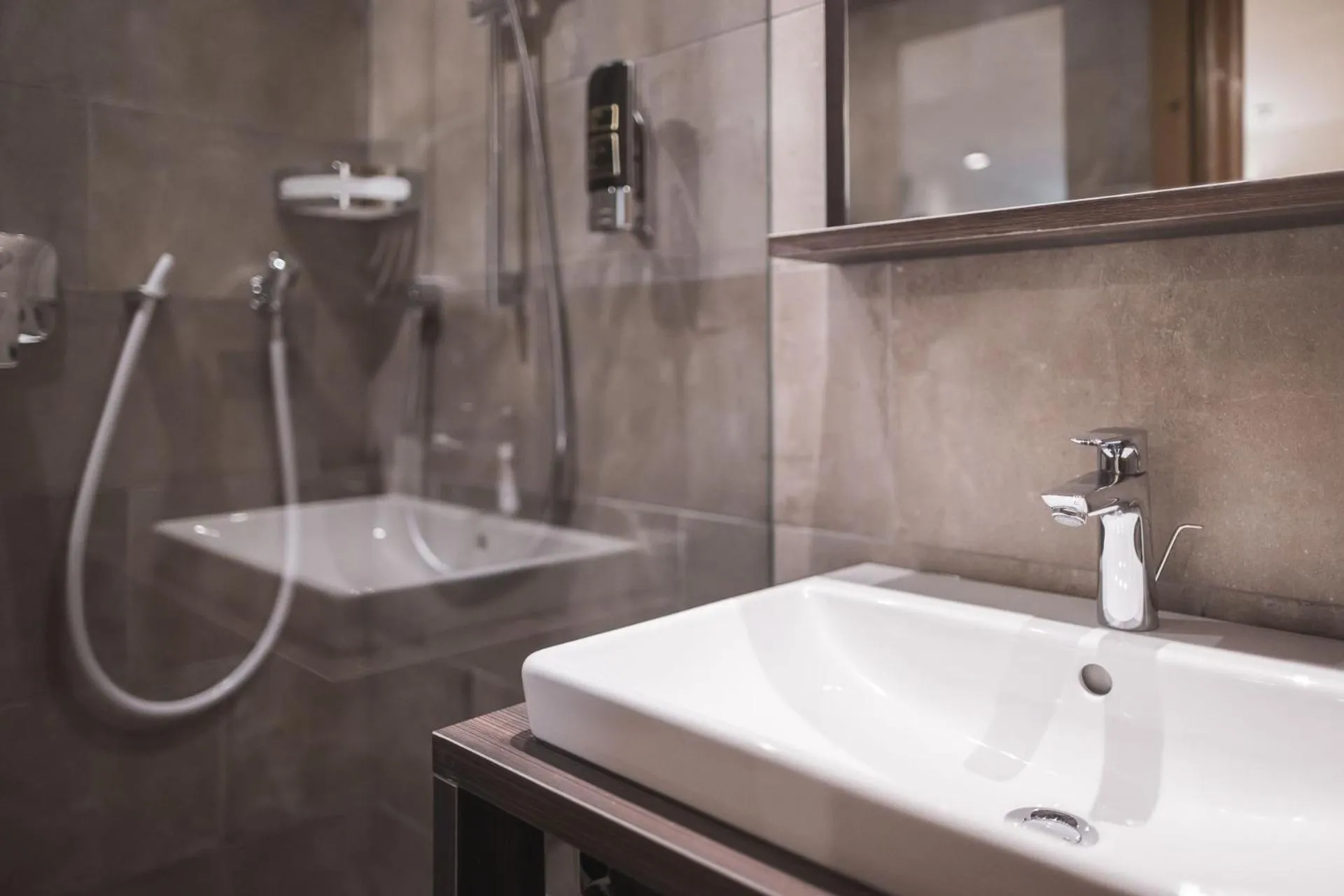 Bathroom in Emma Historic Hotel