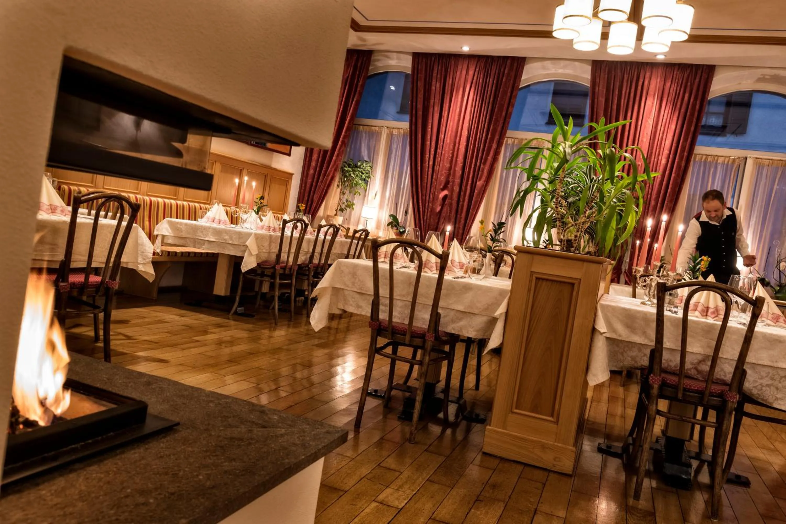 Restaurant/places to eat in Emma Historic Hotel