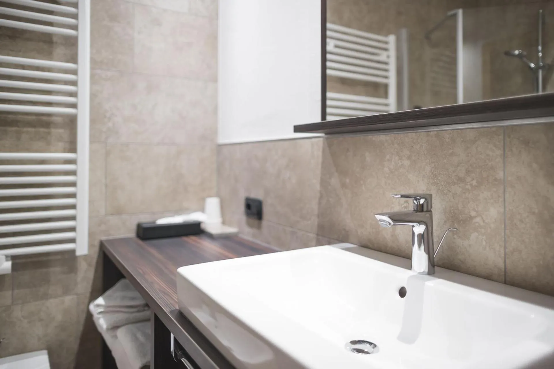 Bathroom in Emma Historic Hotel