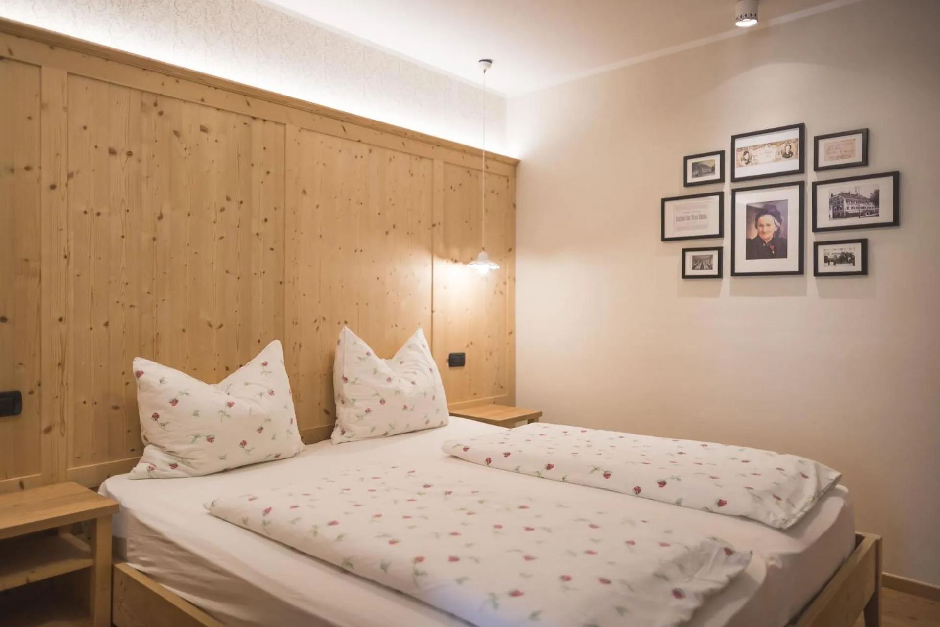 Bed in Emma Historic Hotel