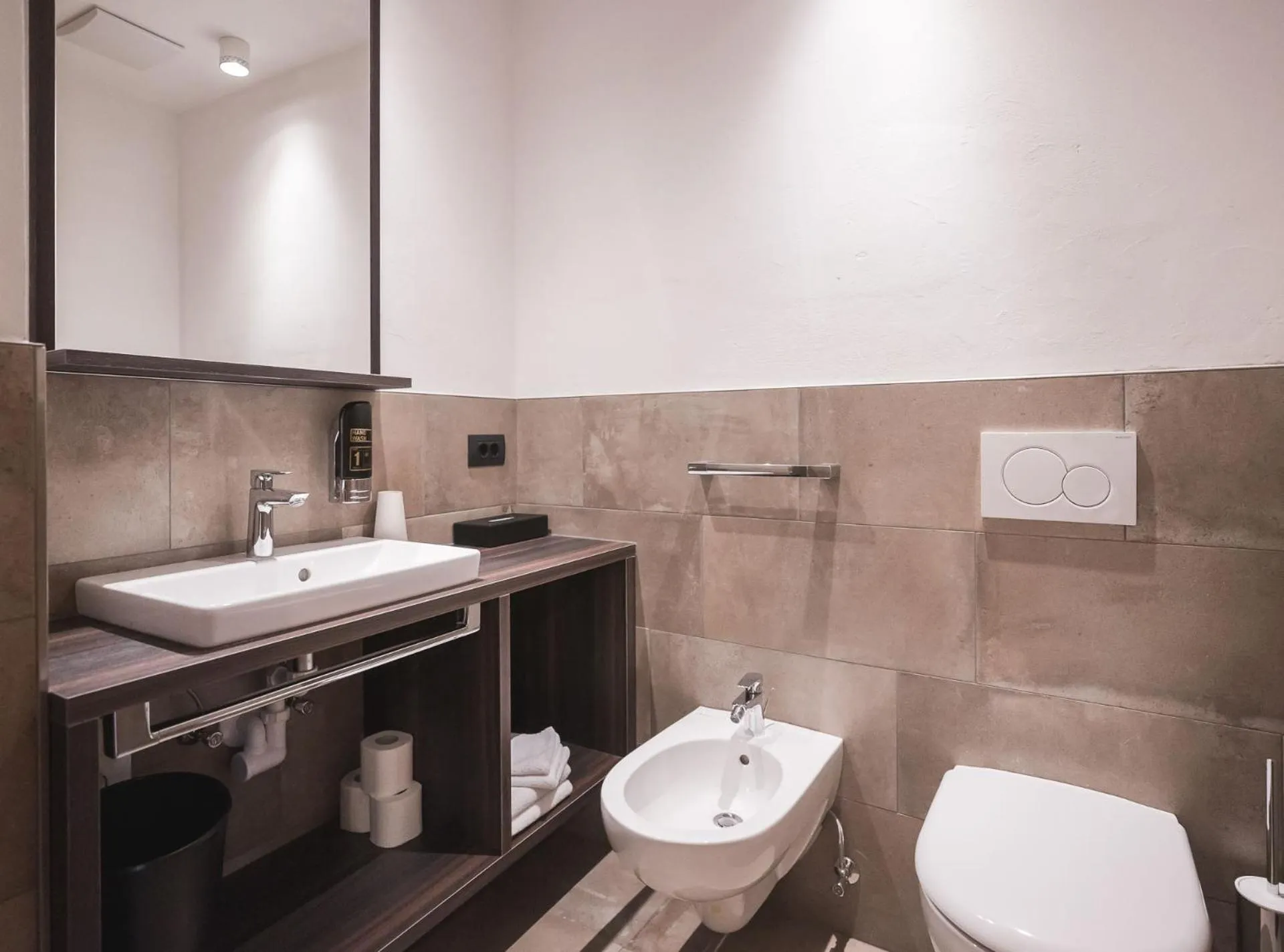 Bathroom in Emma Historic Hotel