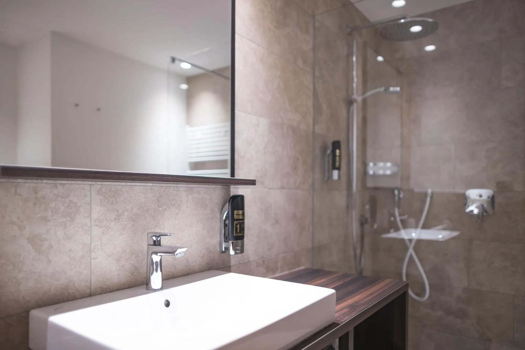 Shower in Emma Historic Hotel