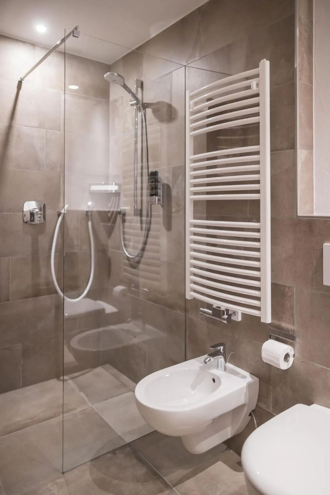 Bathroom in Emma Historic Hotel