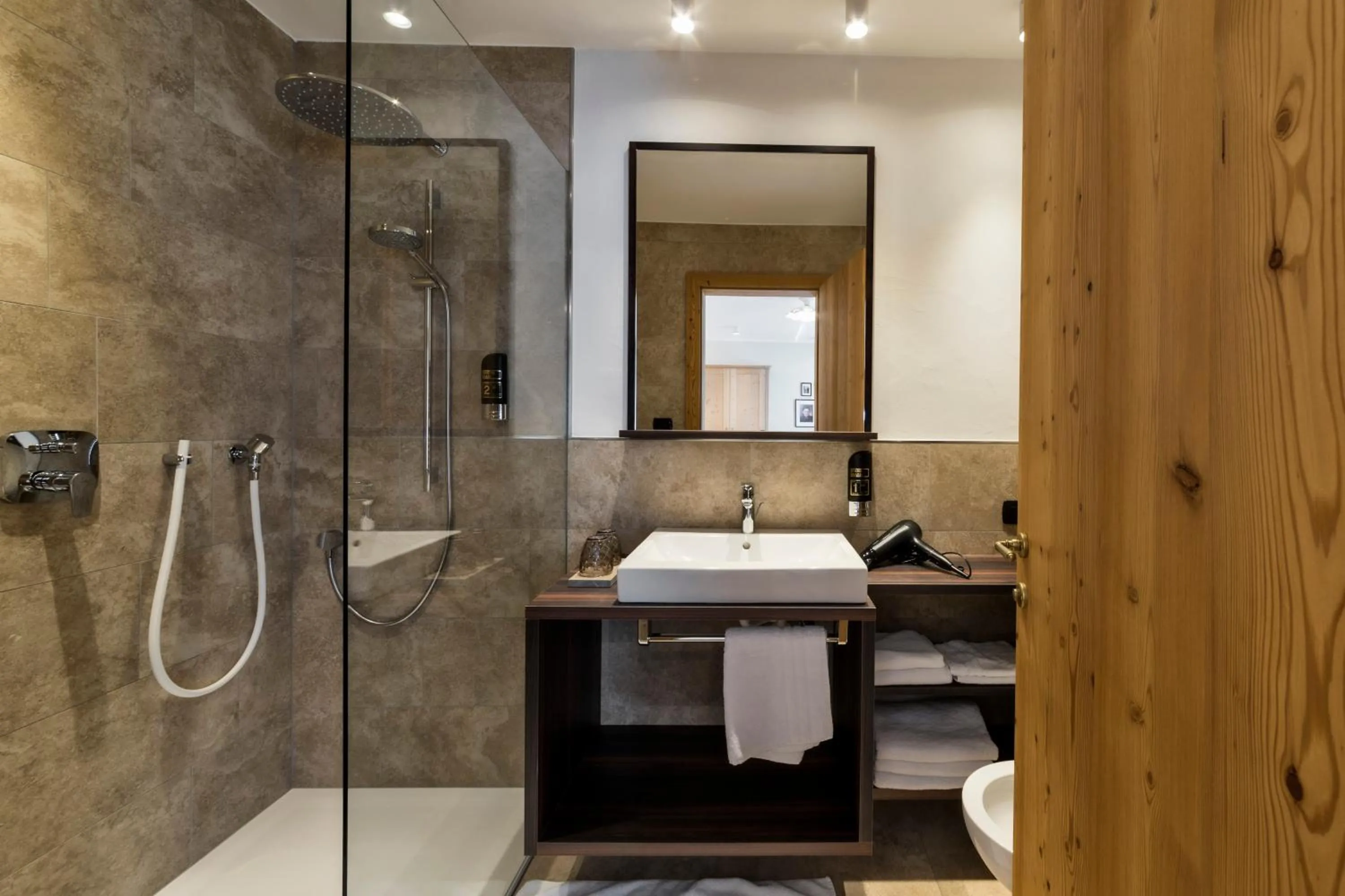 Bathroom in Emma Historic Hotel