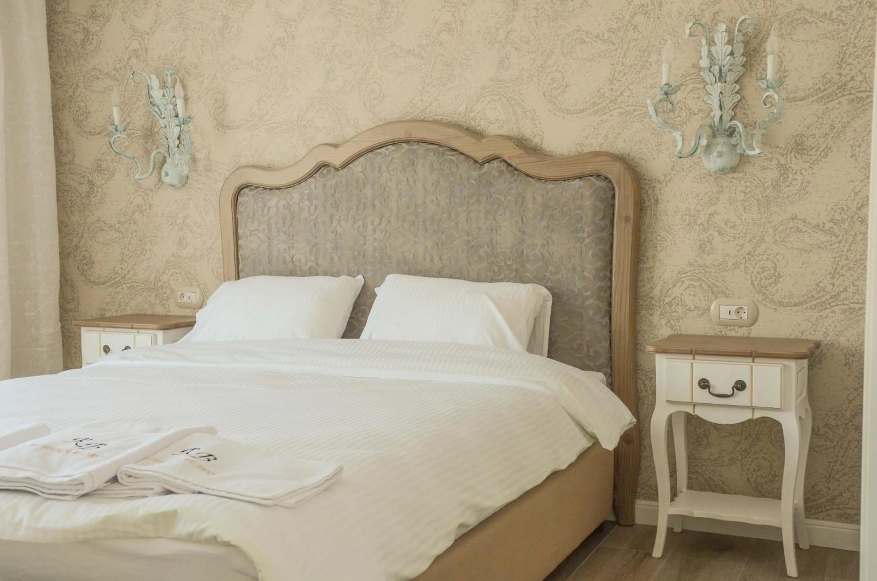 Bedroom, Bed in Residence Bilyana