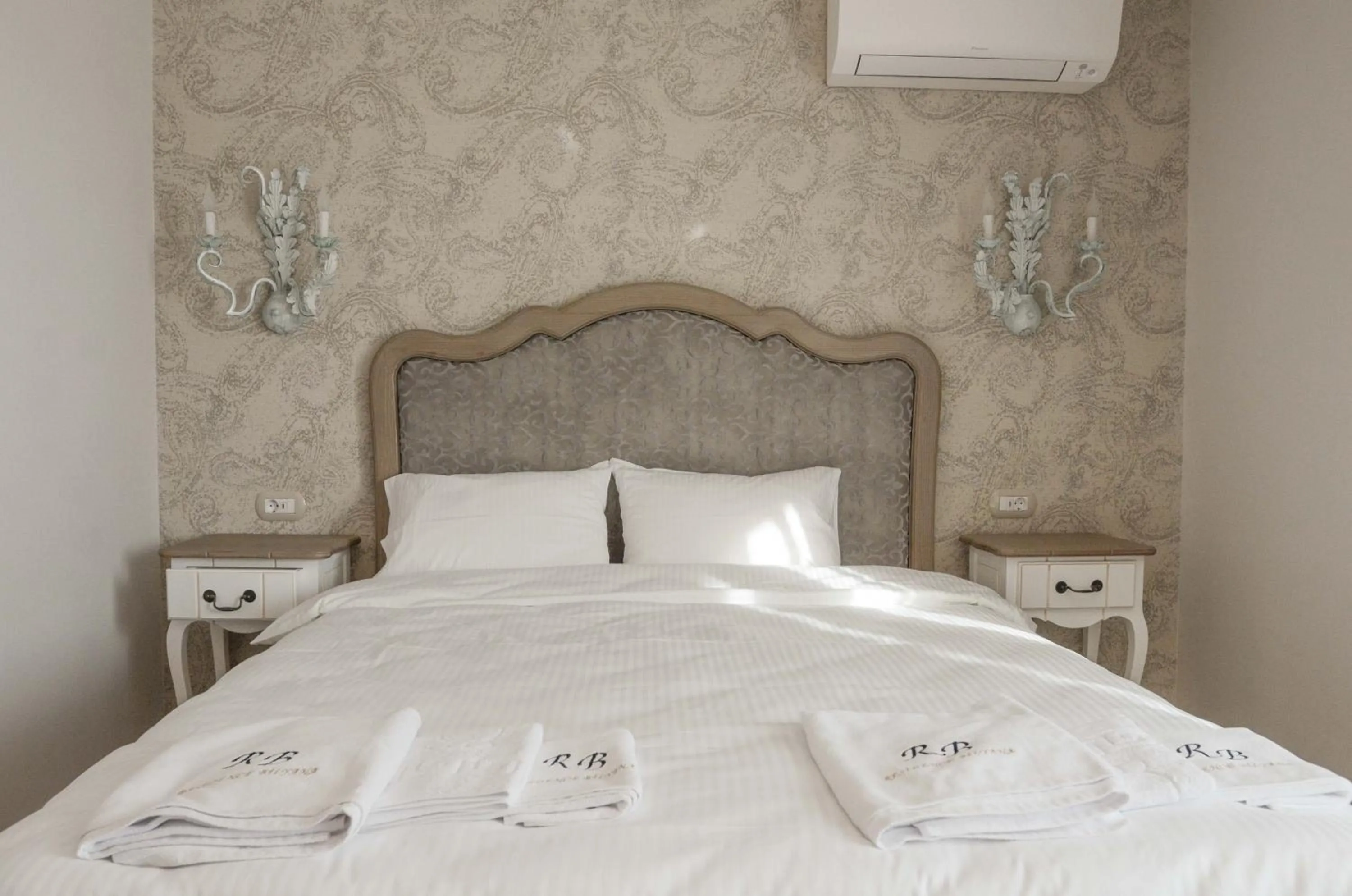 Bedroom, Bed in Residence Bilyana