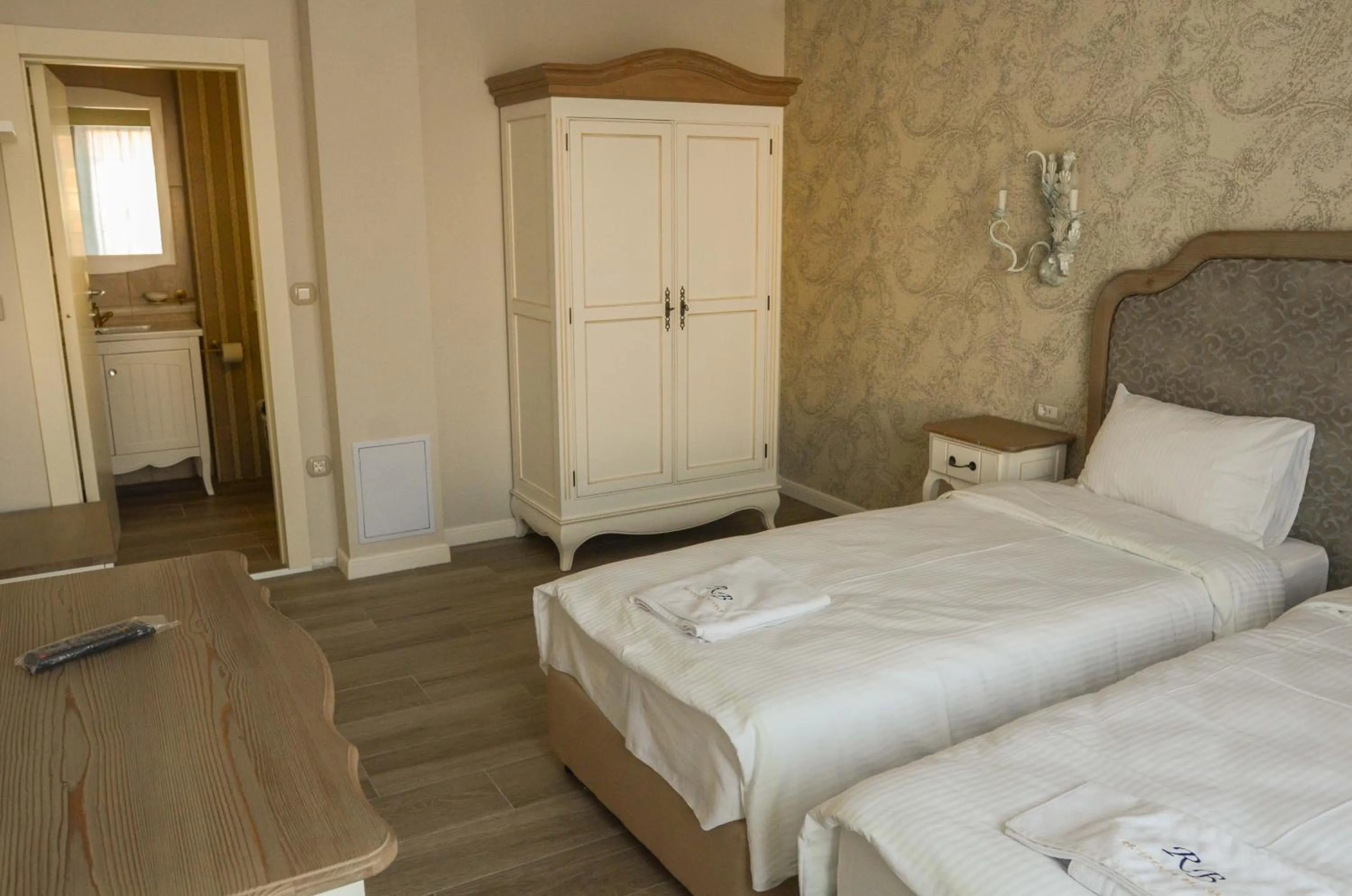 Photo of the whole room, Bed in Residence Bilyana