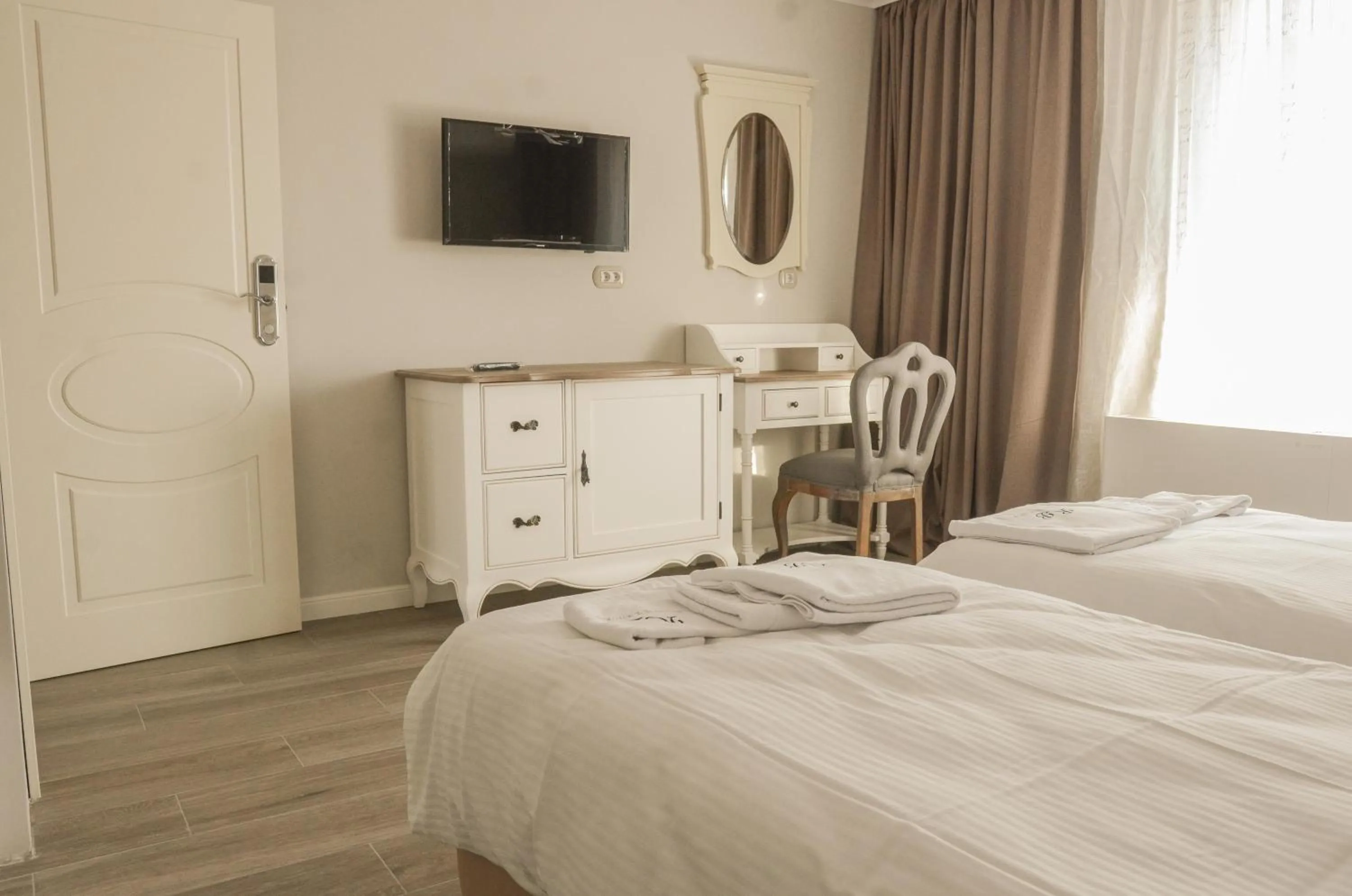 TV and multimedia, Bed in Residence Bilyana