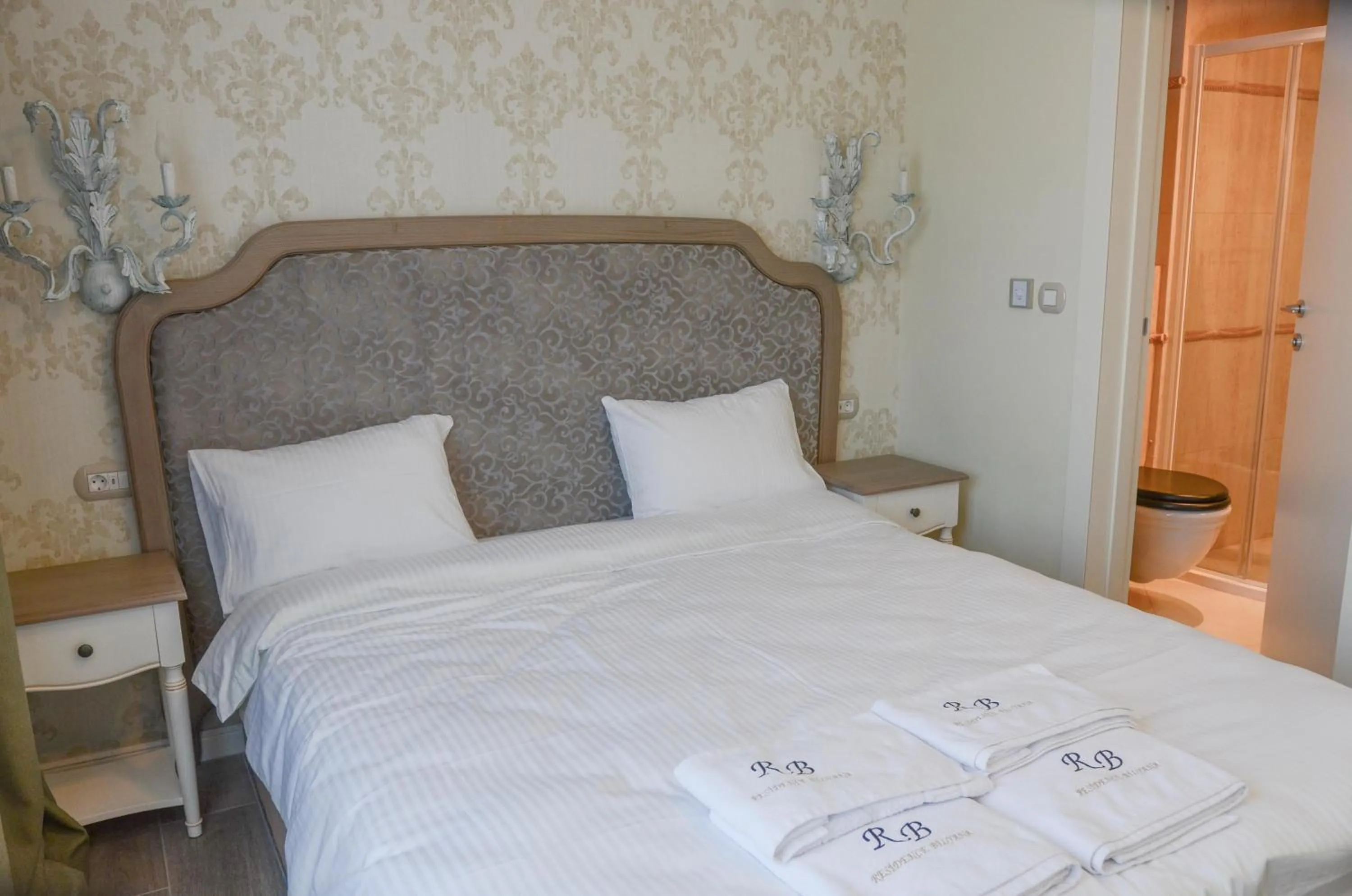 Photo of the whole room, Bed in Residence Bilyana