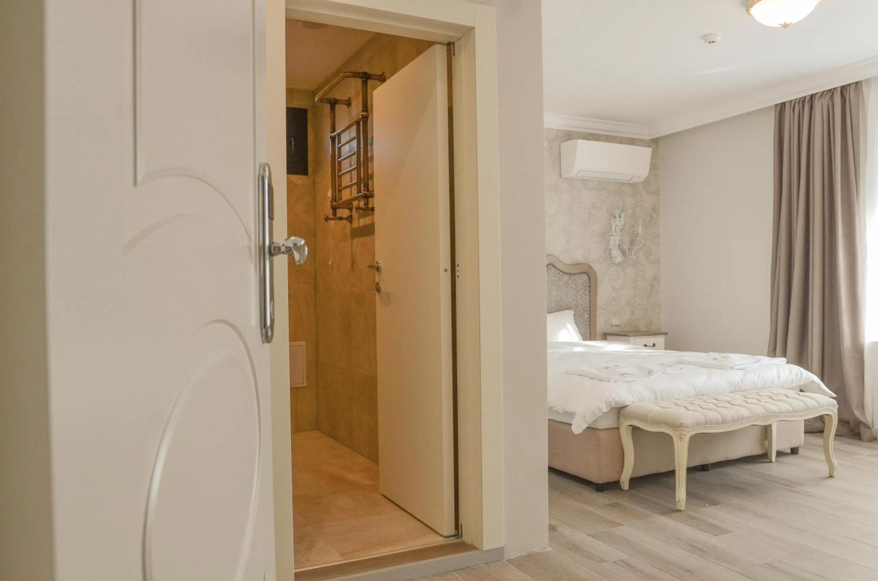 Photo of the whole room, Bed in Residence Bilyana