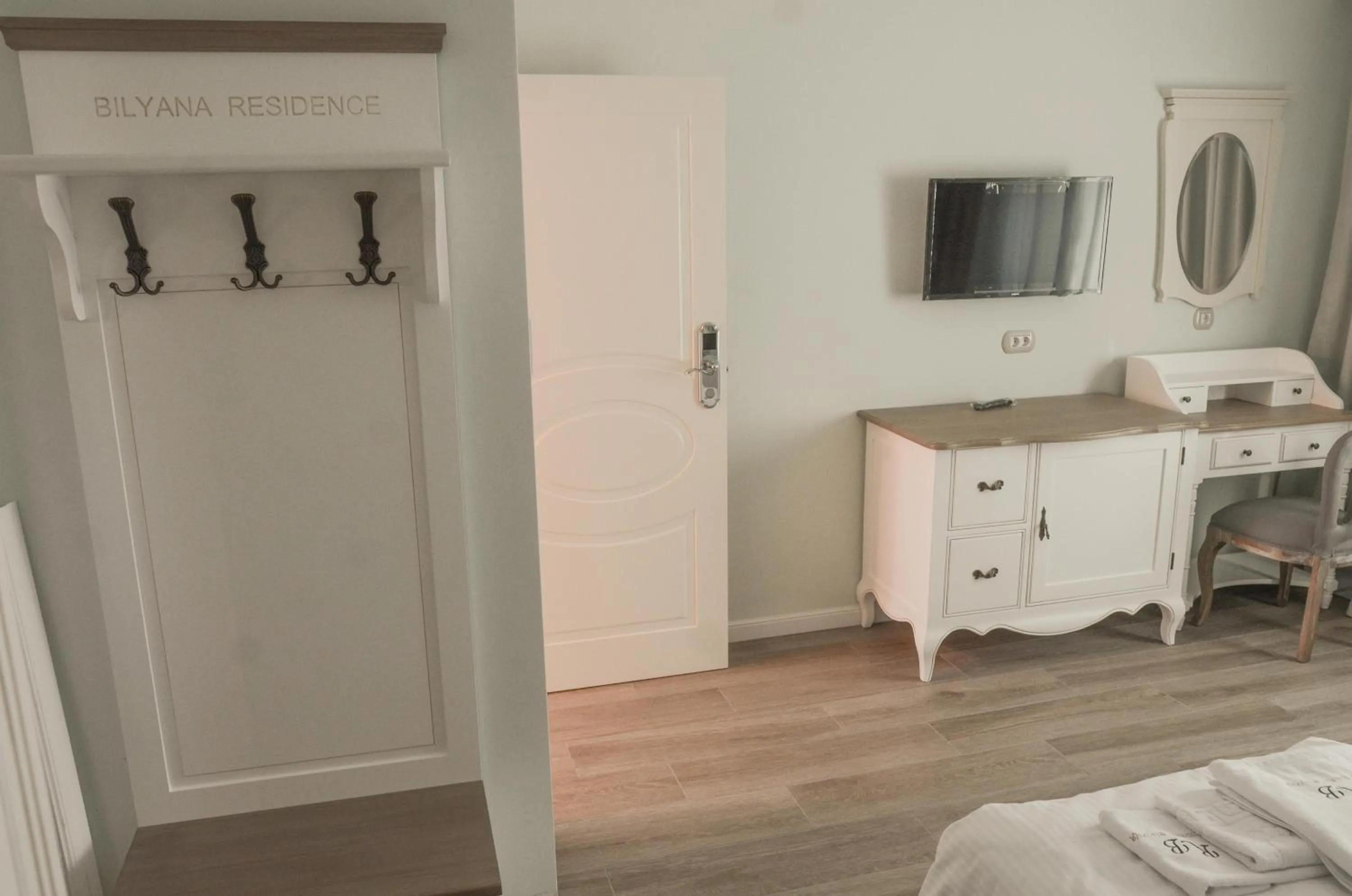 Photo of the whole room, Bed in Residence Bilyana