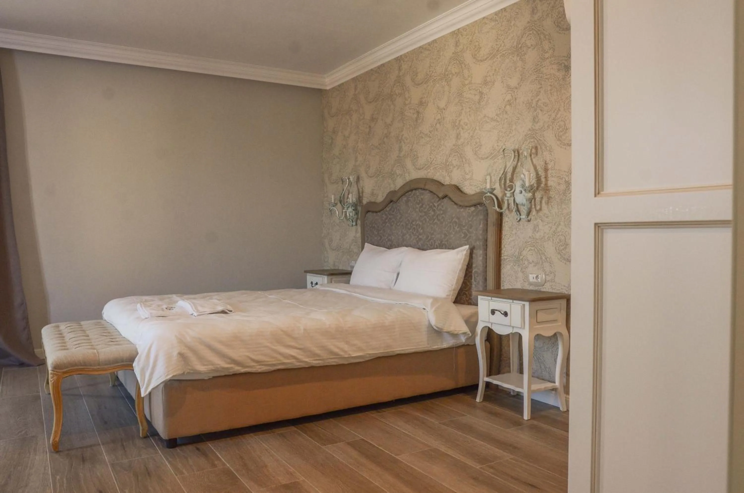 Bedroom, Bed in Residence Bilyana