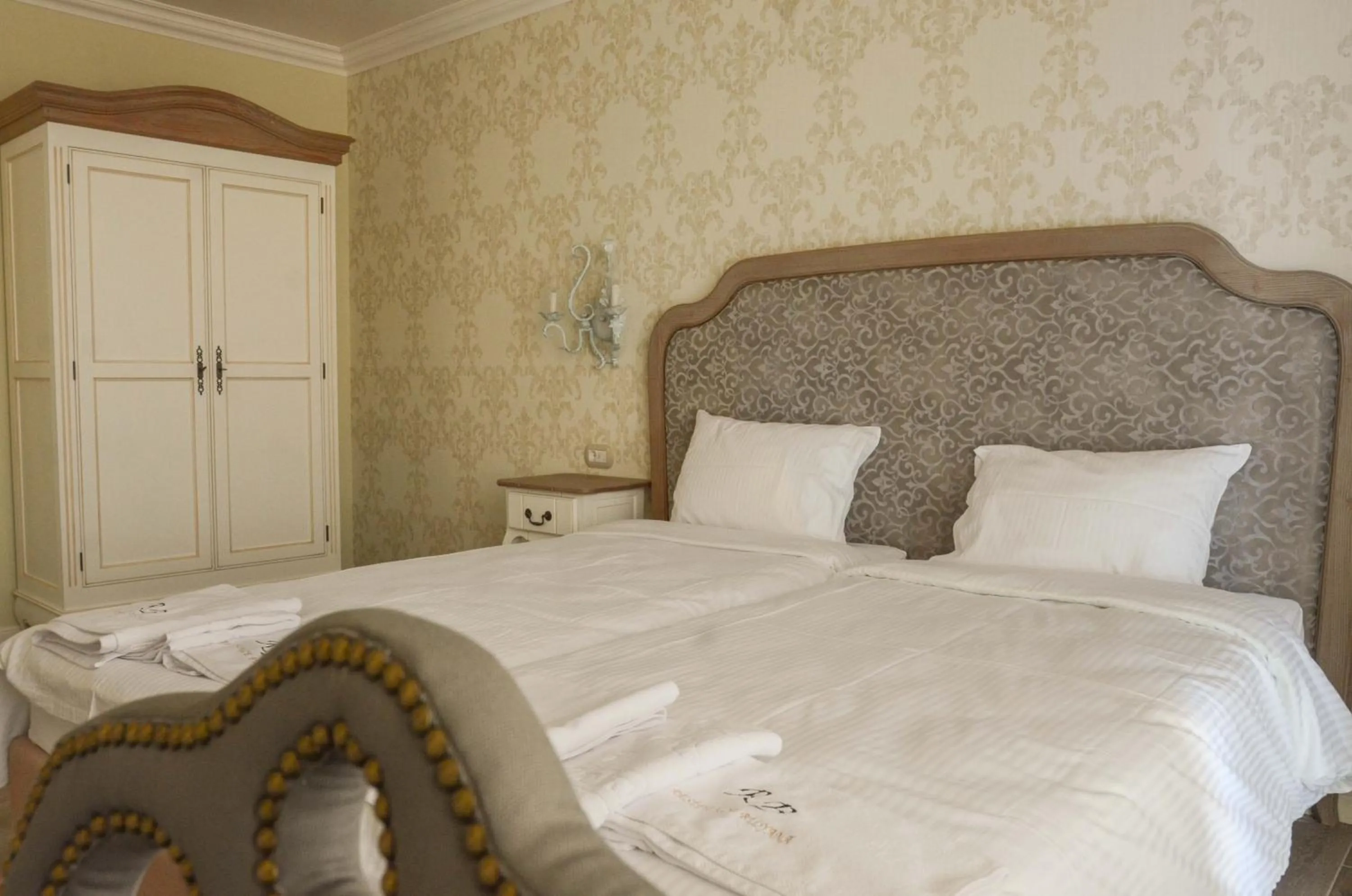 Photo of the whole room, Bed in Residence Bilyana